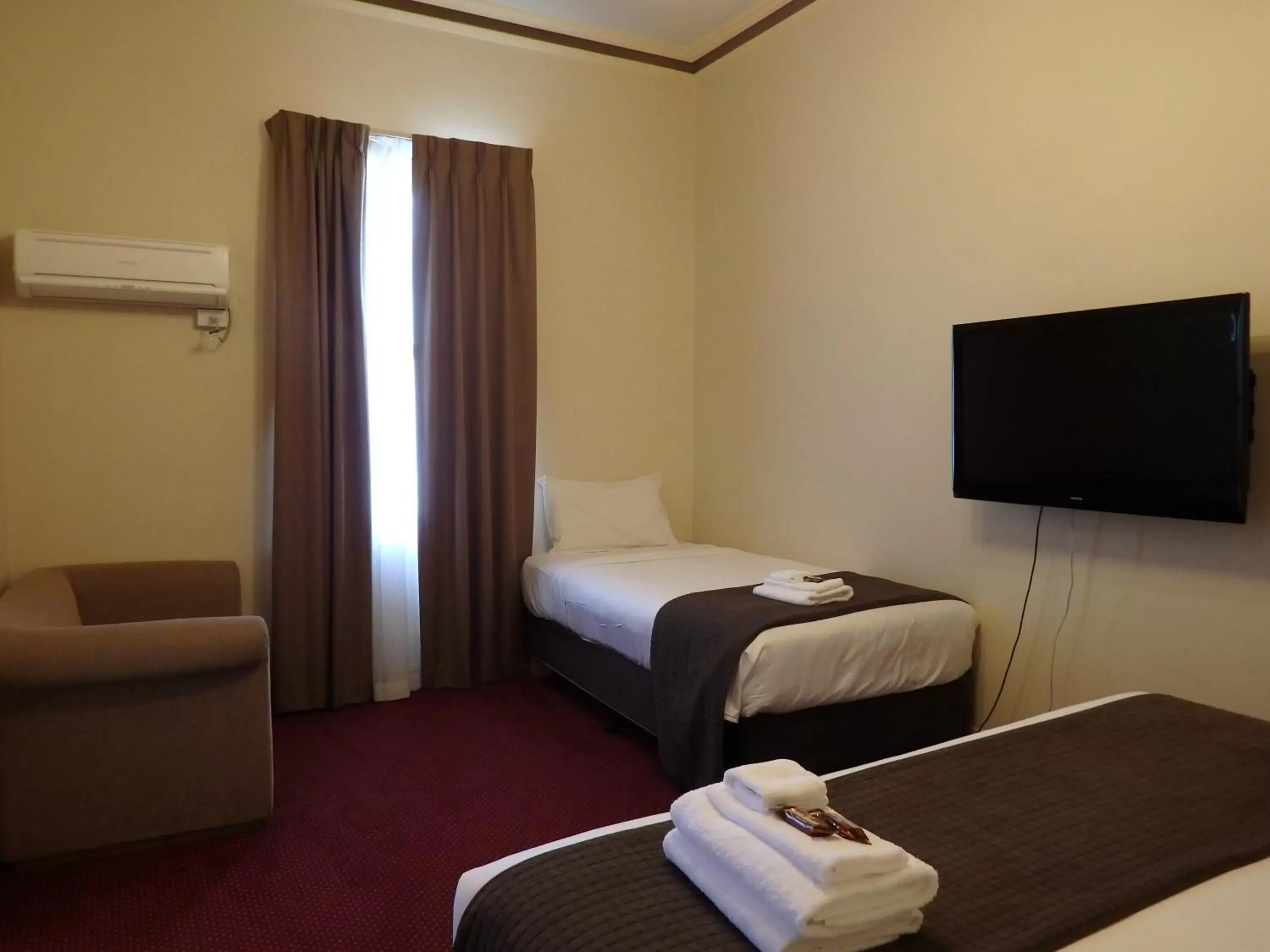 TV and multimedia, Bed in The Glenferrie Hotel Hawthorn