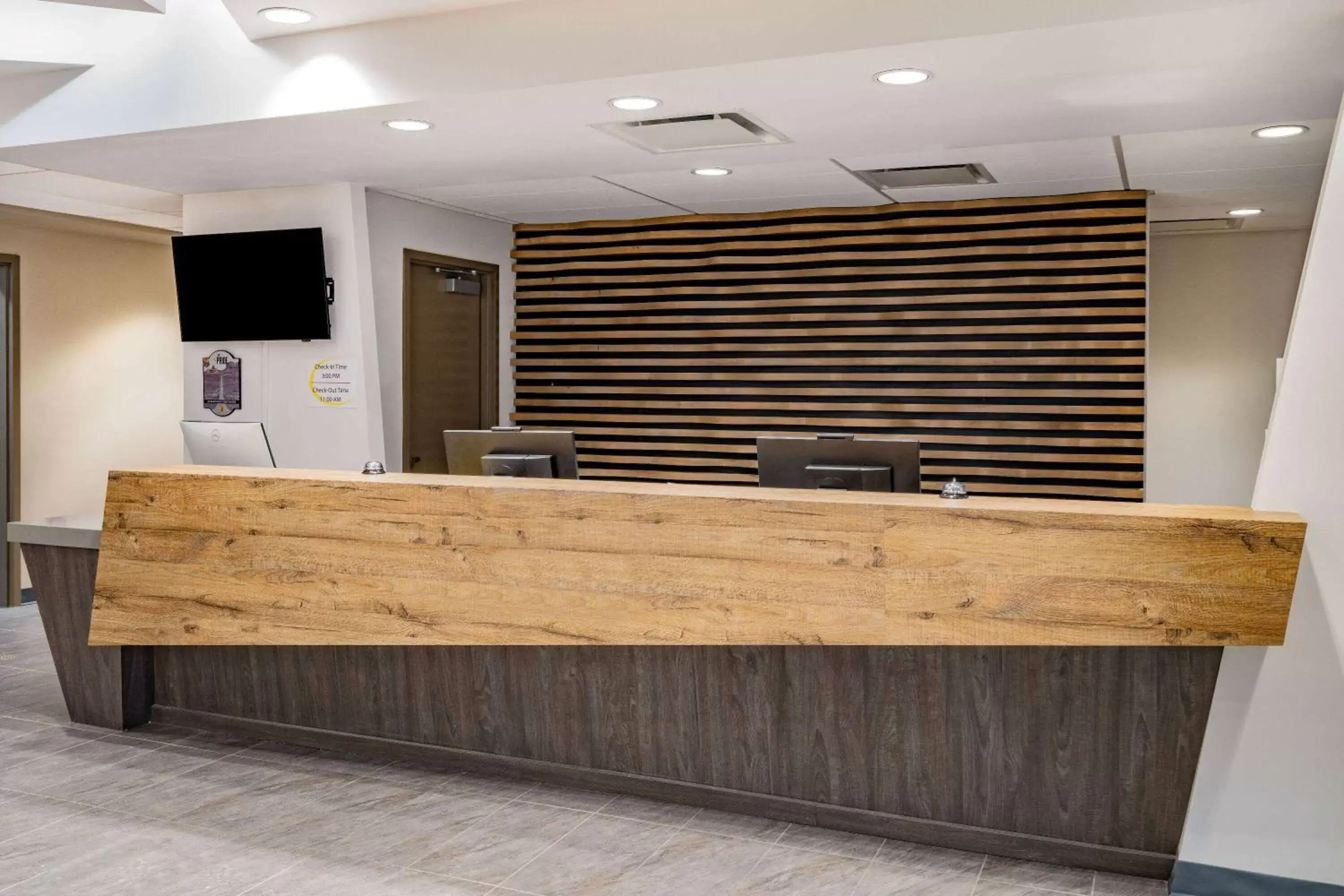 Lobby or reception, Lobby/Reception in Super 8 by Wyndham Moosonee