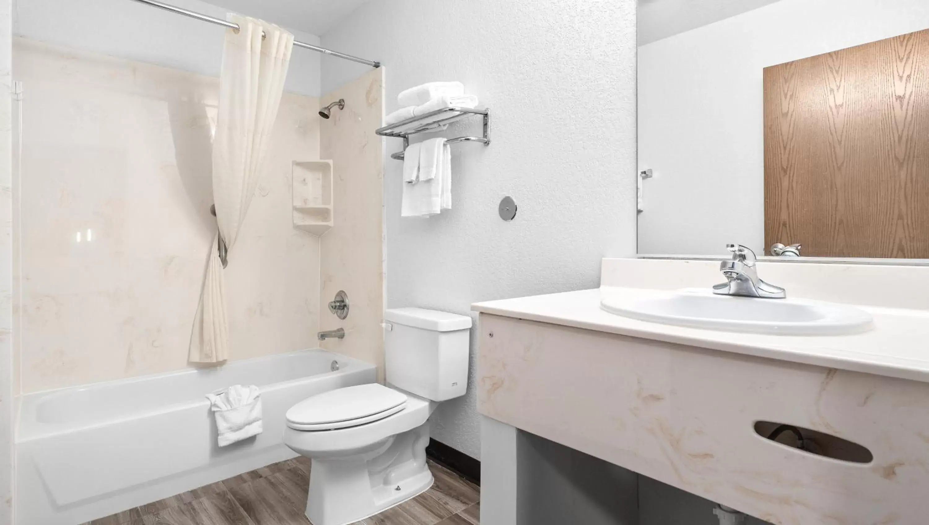 Bathroom in Atria Hotel and RV McGregor