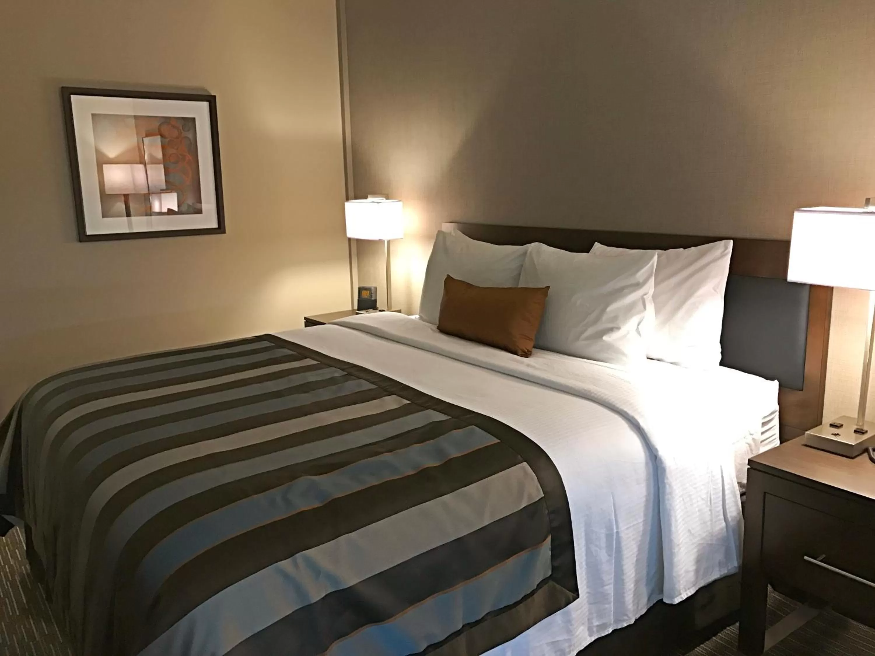 Bedroom, Bed in Wingate by Wyndham Miami Airport