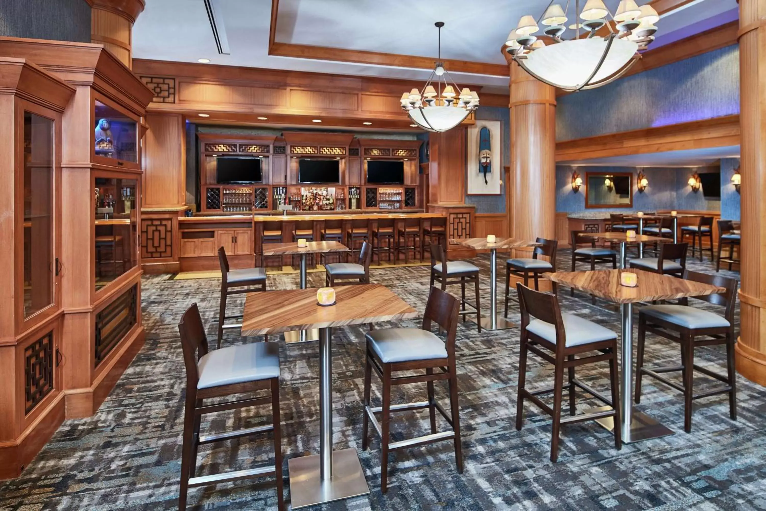 Lounge or bar, Restaurant/Places to Eat in Hilton Anchorage