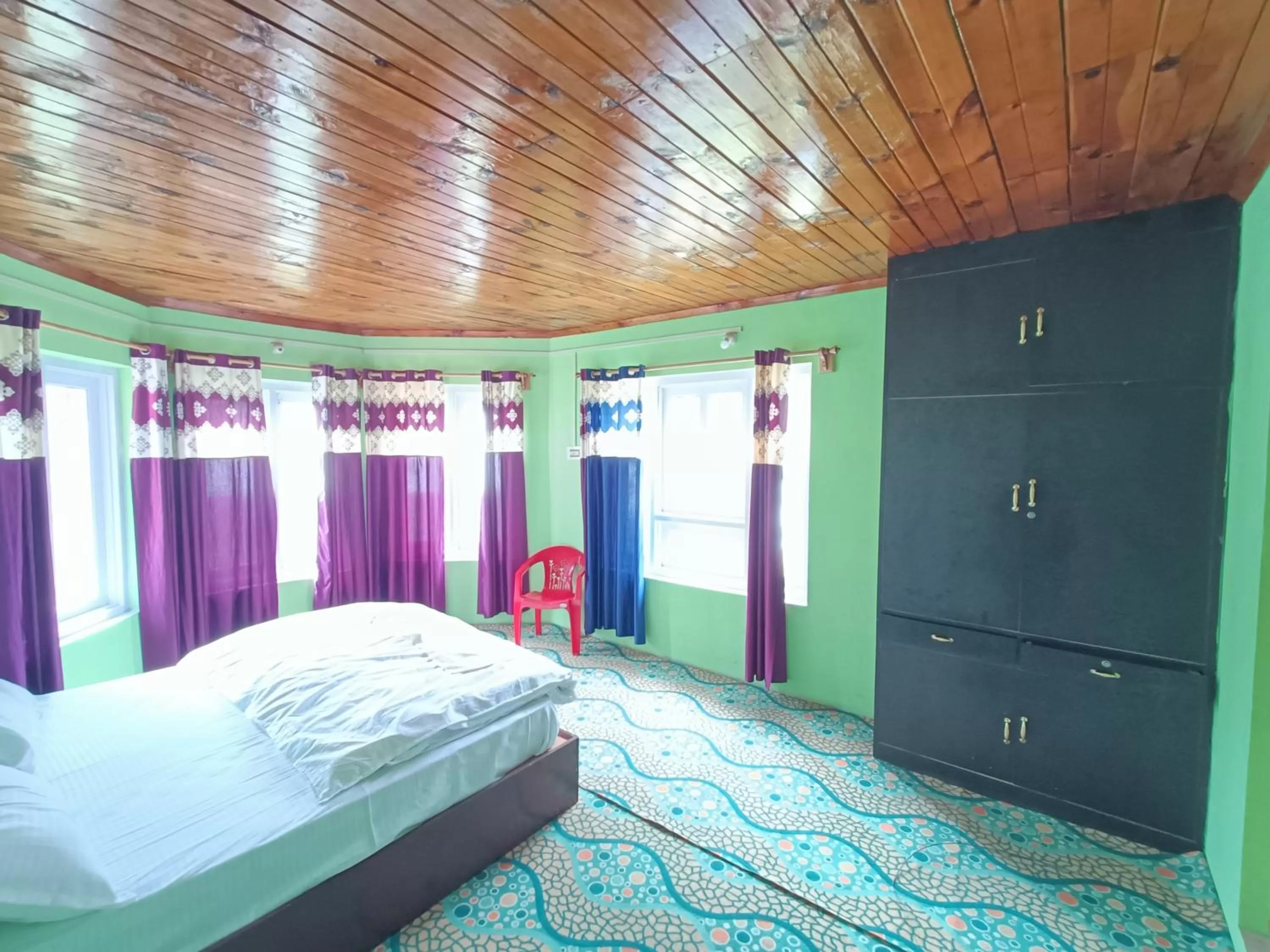 Bed in Kolahoi Heights Guest House