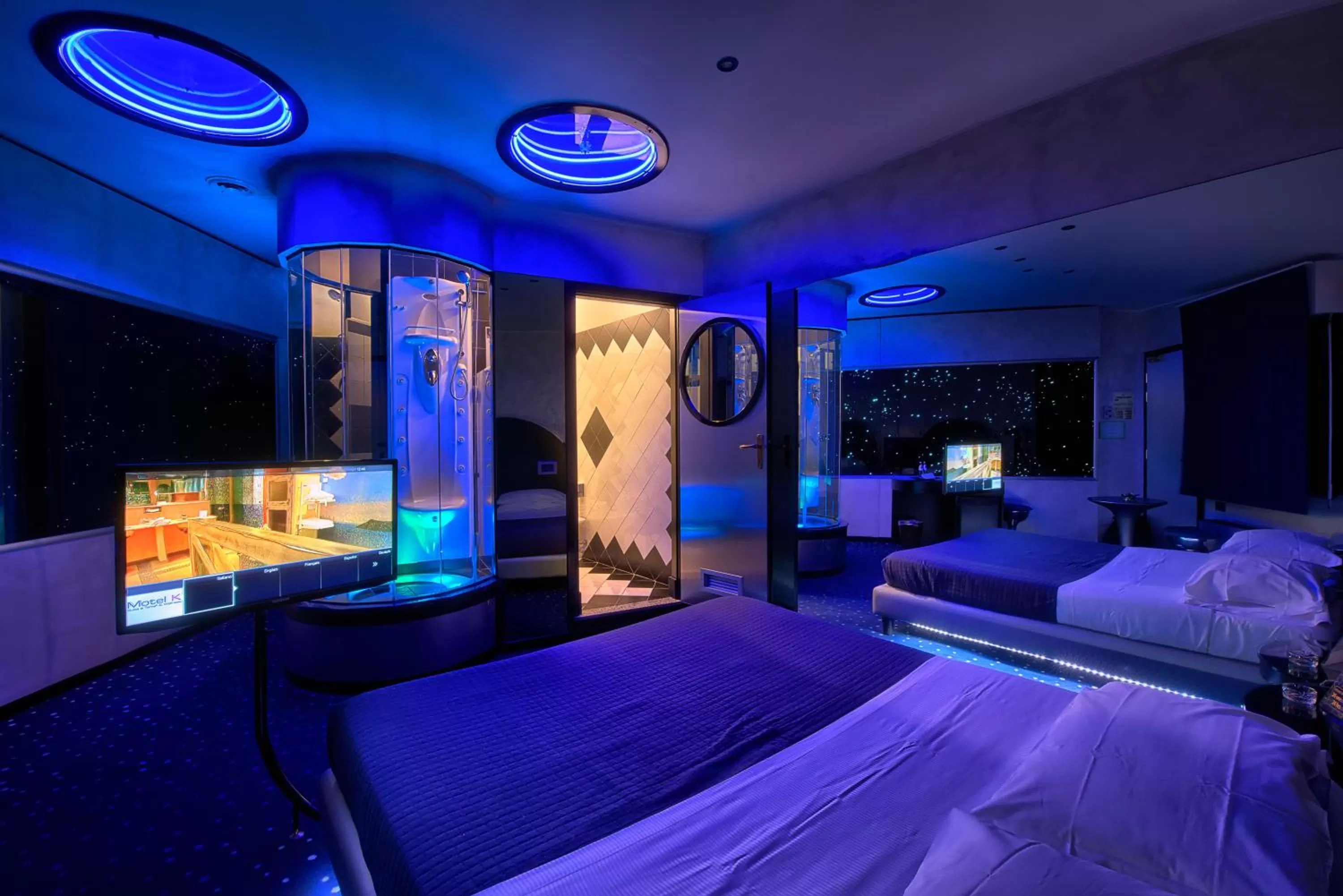 Photo of the whole room in Motel K