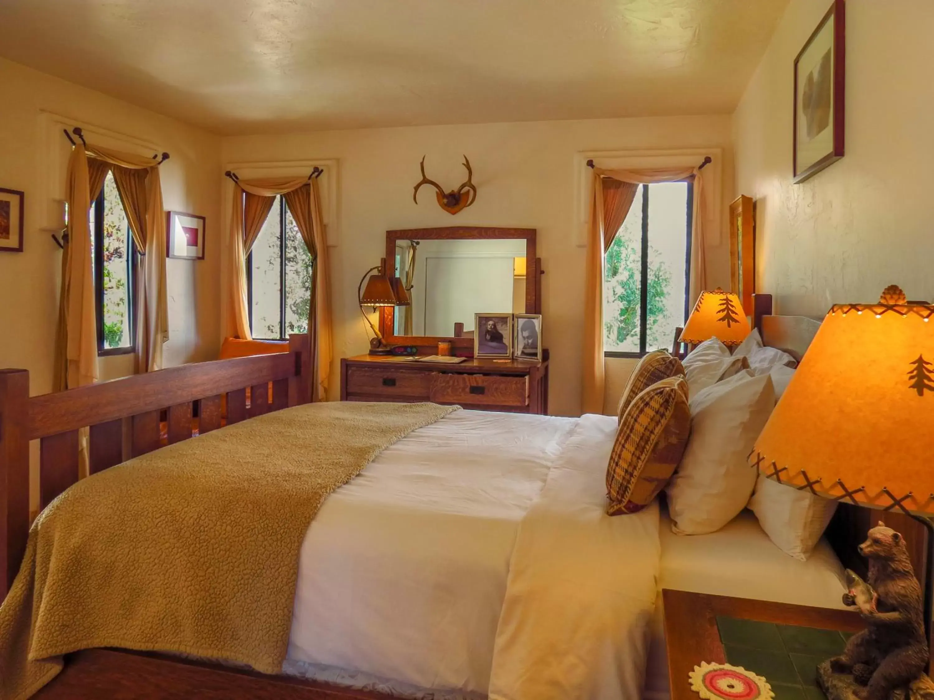 Bedroom in Topanga Canyon Inn Bed and Breakfast