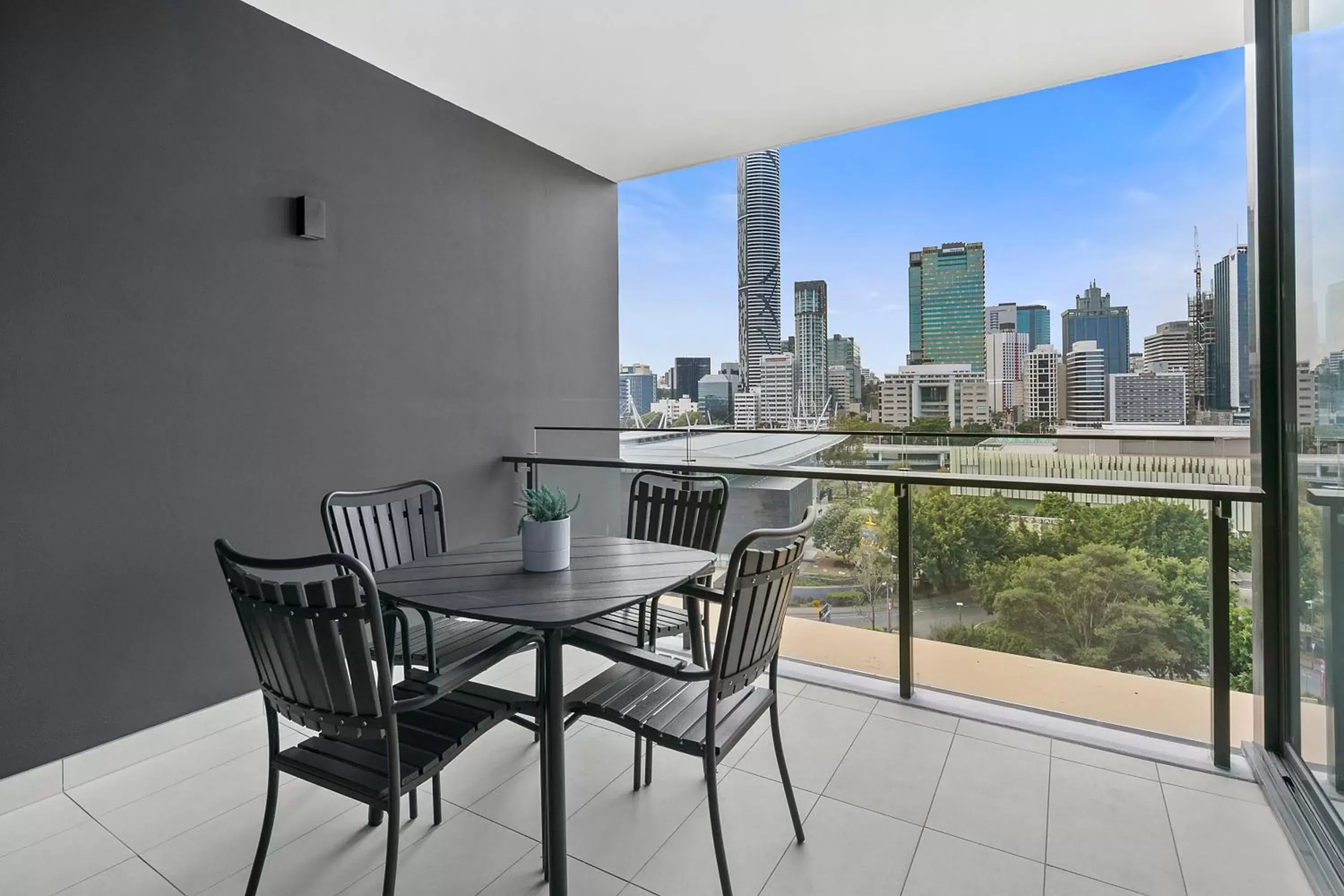 Balcony/Terrace in Hope Street Apartments by CLLIX