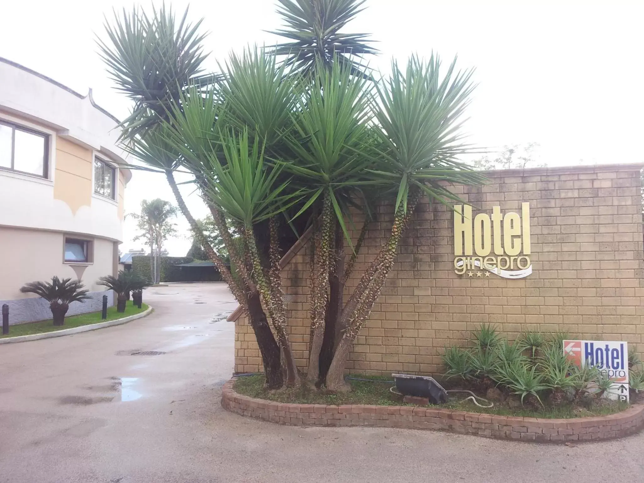 Facade/entrance, Property Building in Hotel Ginepro