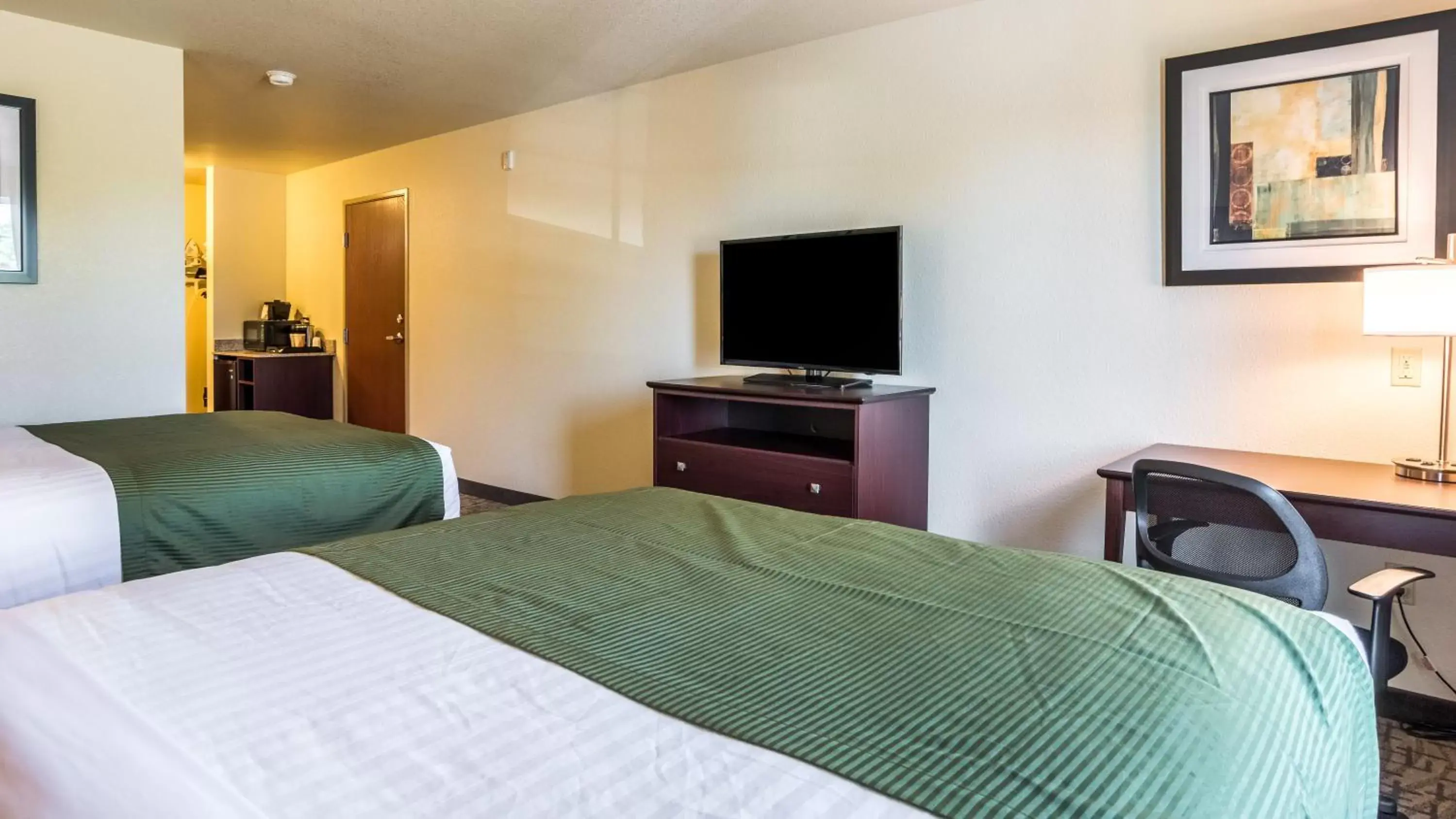 Bed in Cobblestone Hotel & Suites - Greenville