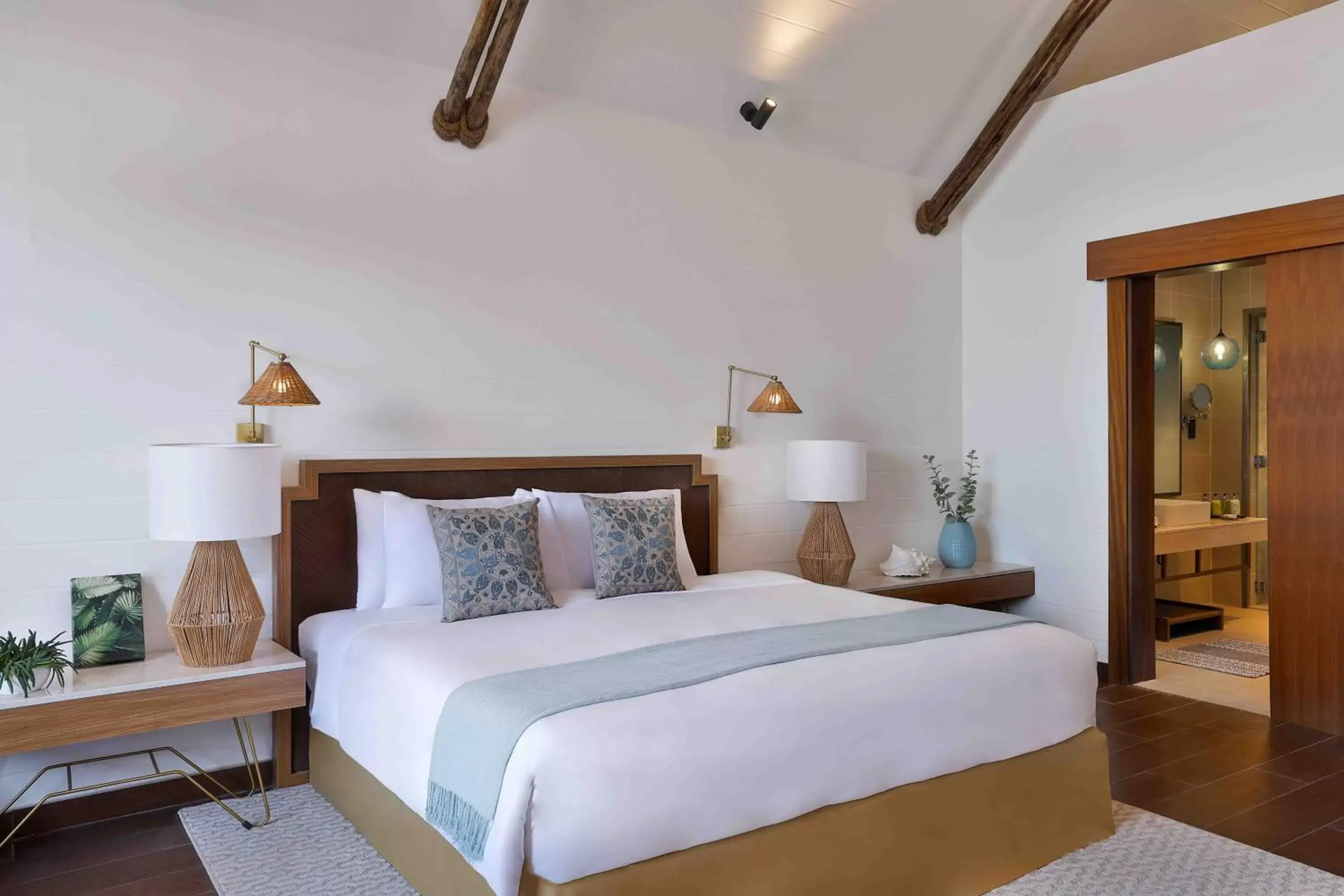 Bedroom, Bed in Anantara World Islands Dubai Resort