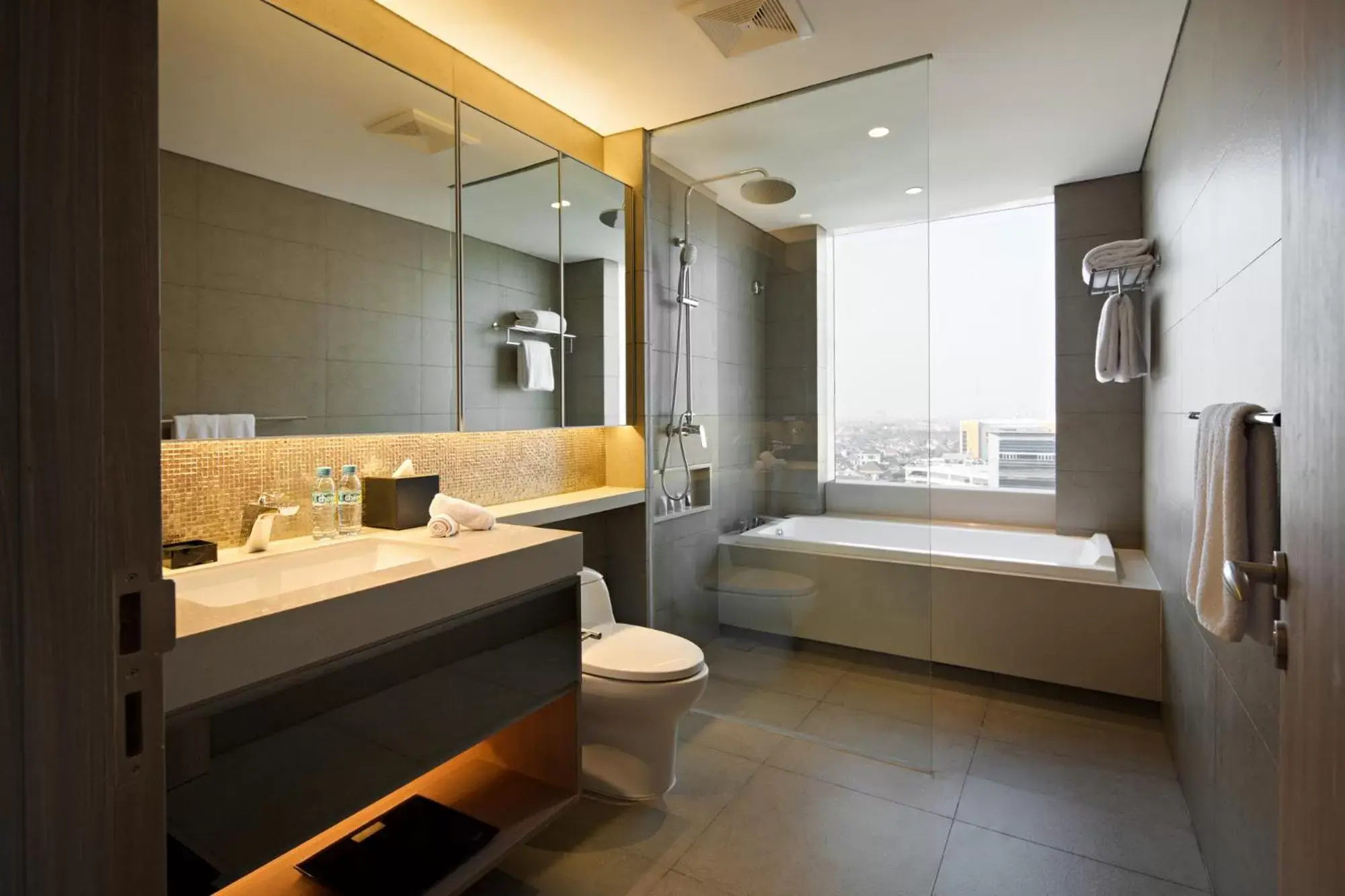 Bathroom in Oakwood Hotel & Residence Surabaya