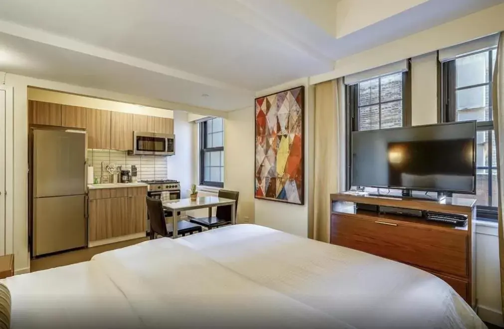 1 Queen Bed, Studio Apartment, Non-Smoking in The Beekman Tower, Trademark Collection by Wyndham