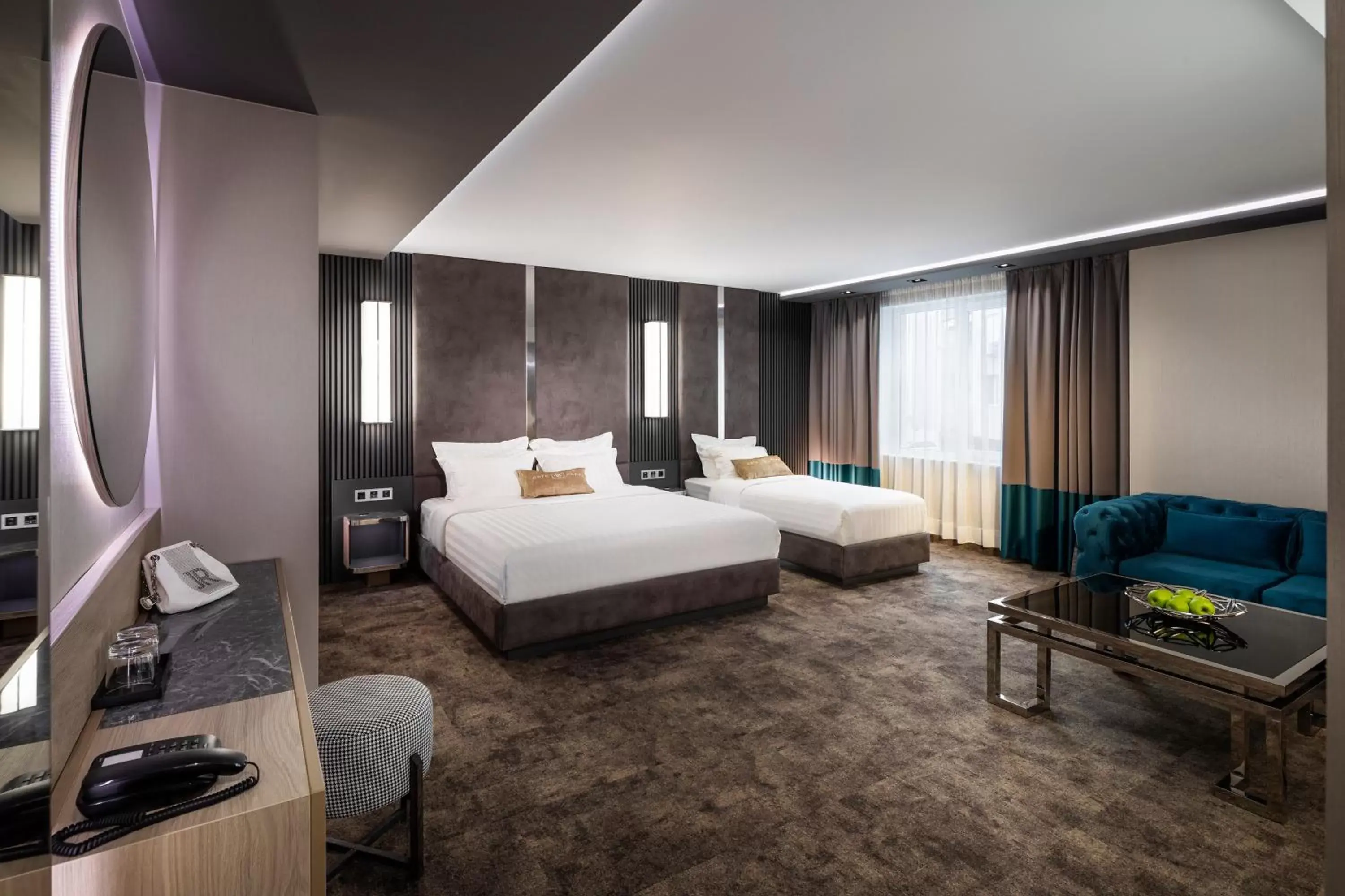 Deluxe Triple Room in -- ESTE PARK HOTEL -- part of Urban Chic Luxury Design Hotels - Parking & Compliments - next to Shopping & Dining Mall Plovdiv Deluxe Triple Room in -- ESTE PARK HOTEL -- part of Urban Chic Luxury Design Hotels - Parking & Compliments - next to Shopping & Dining Mall Plovdiv