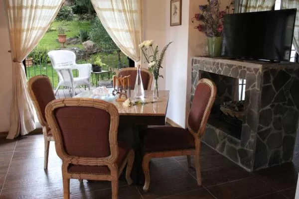 Restaurant/Places to Eat in Hotel Villa Cassis