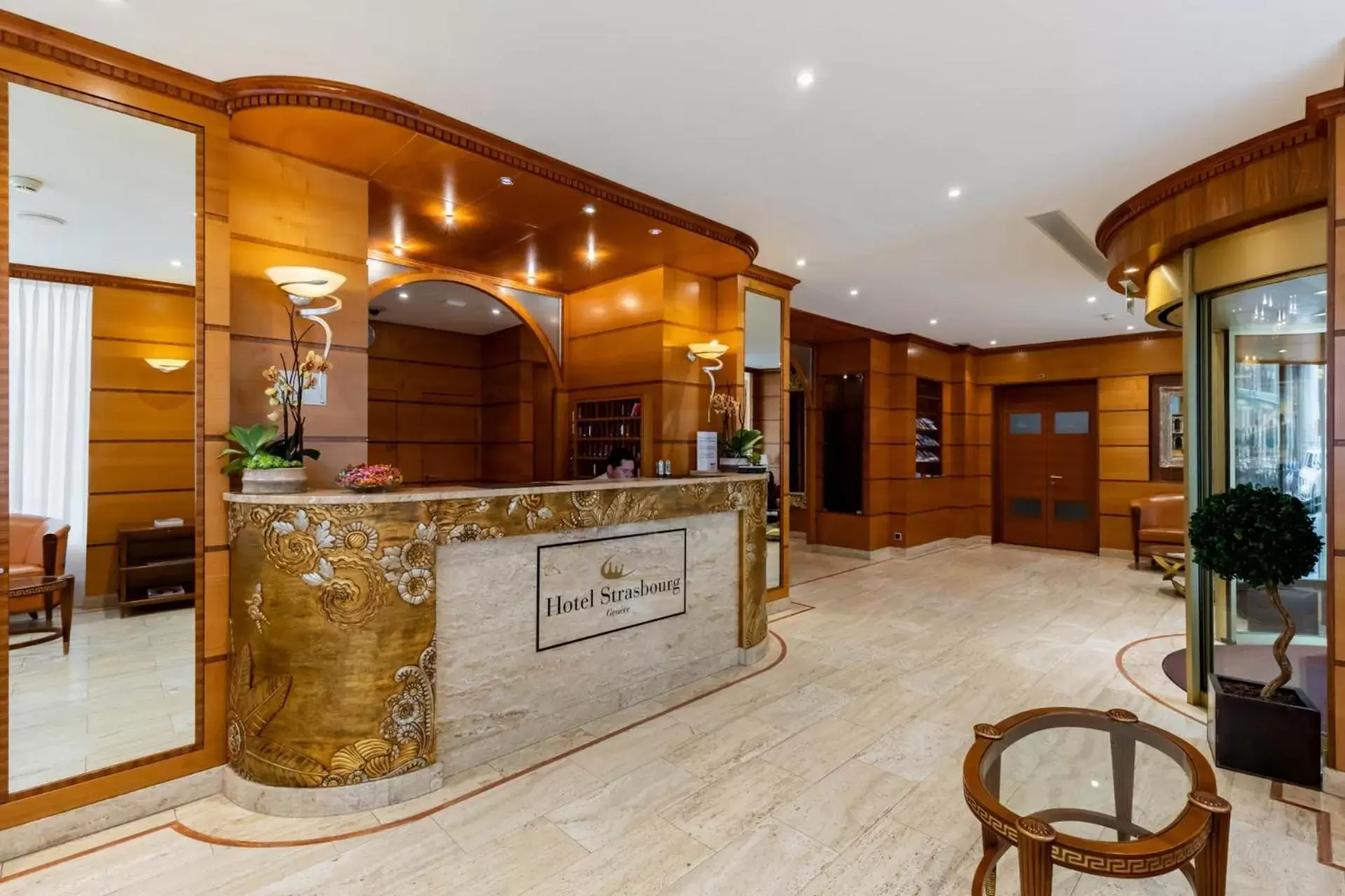 Lobby or reception in Hotel Strasbourg Lobby or reception in Hotel Strasbourg