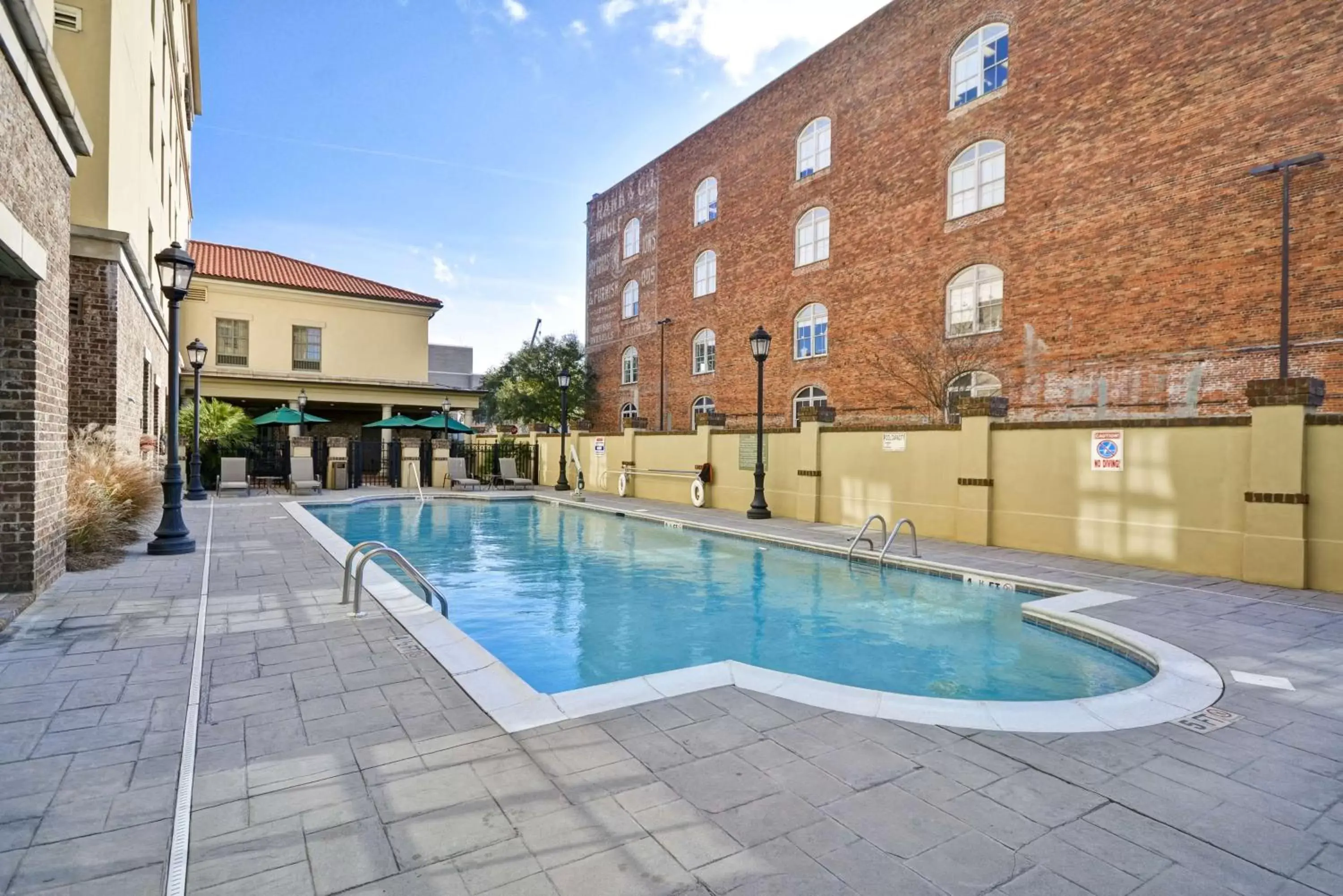 Swimming Pool in Hampton Inn & Suites Savannah Historic District