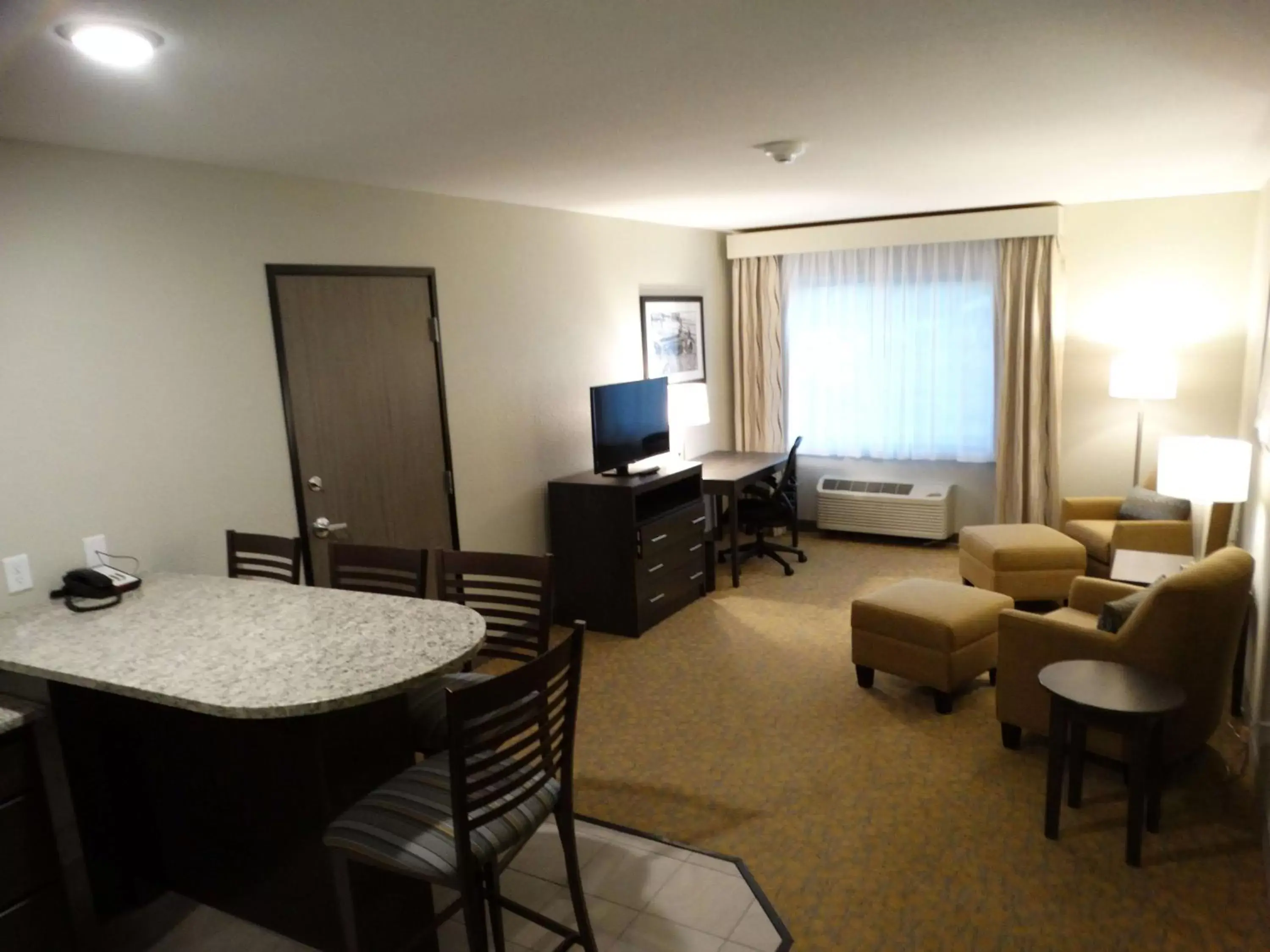 Photo of the whole room, Seating Area in Best Western Plus The Inn at Hells Canyon