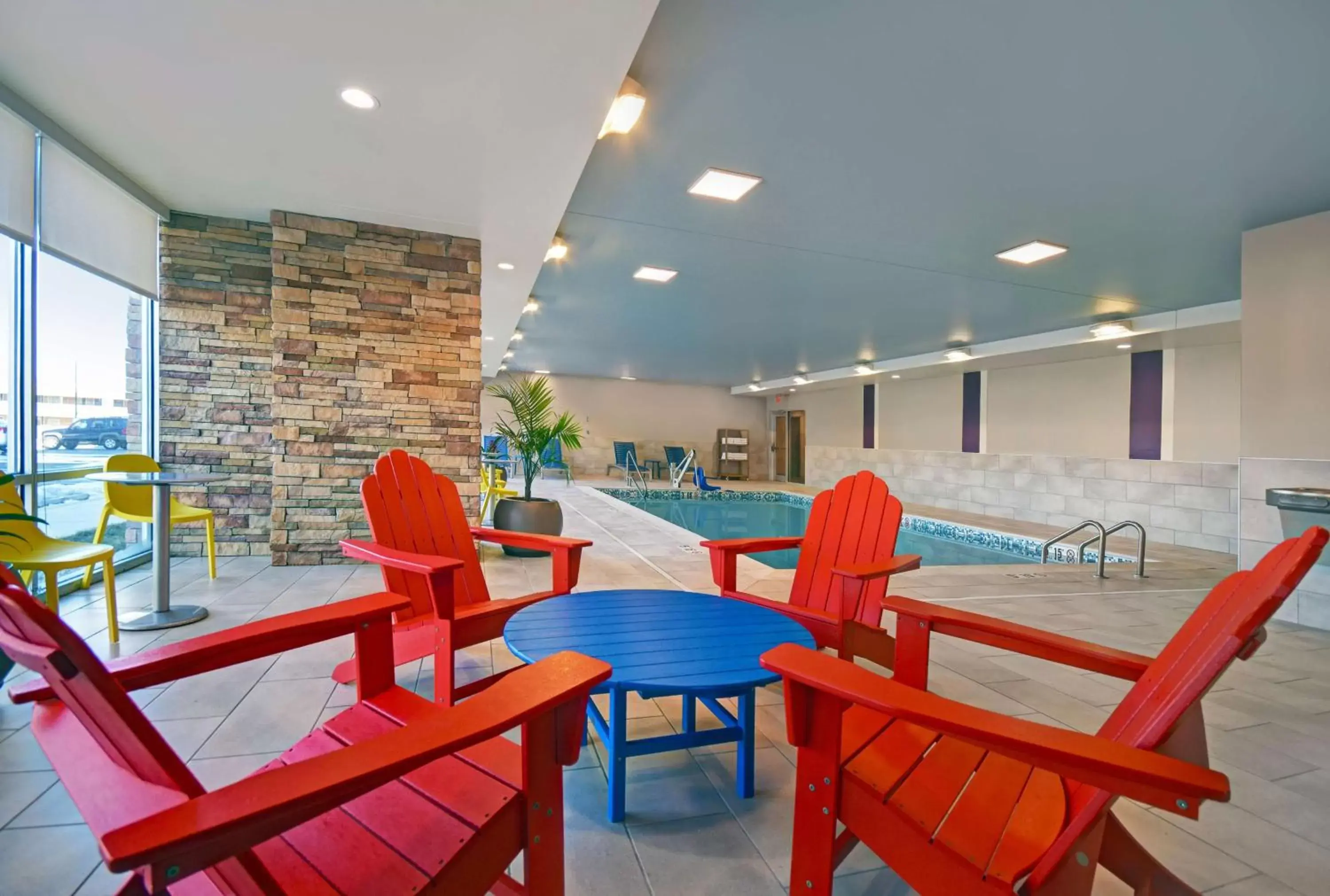 Swimming pool, Restaurant/Places to Eat in Home2 Suites By Hilton Columbus