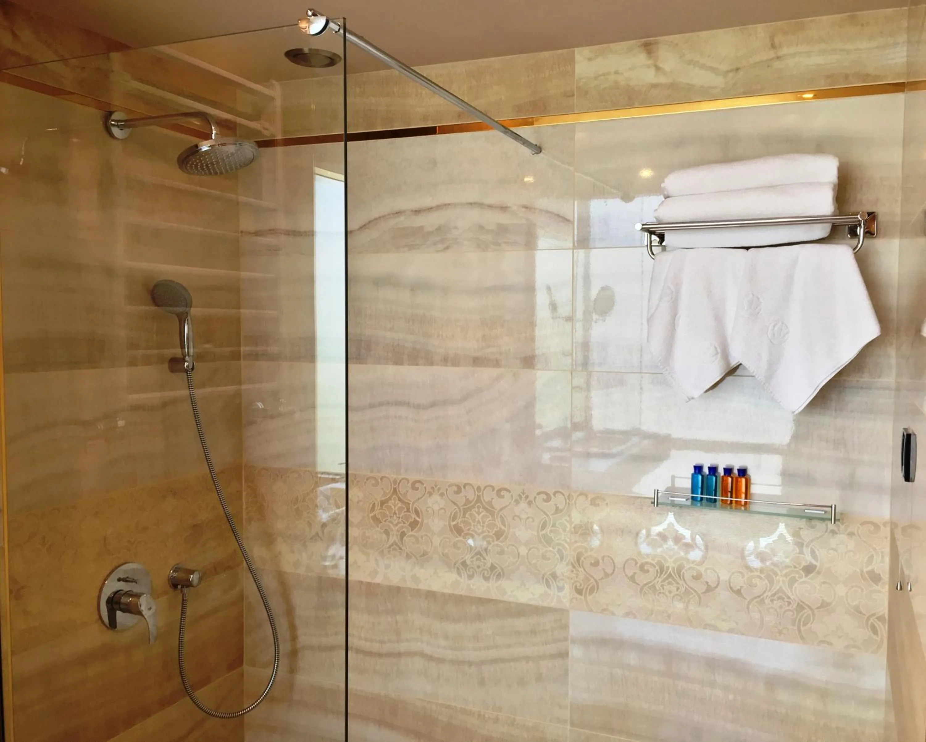 Shower in Hotel Golden Tulip Varna