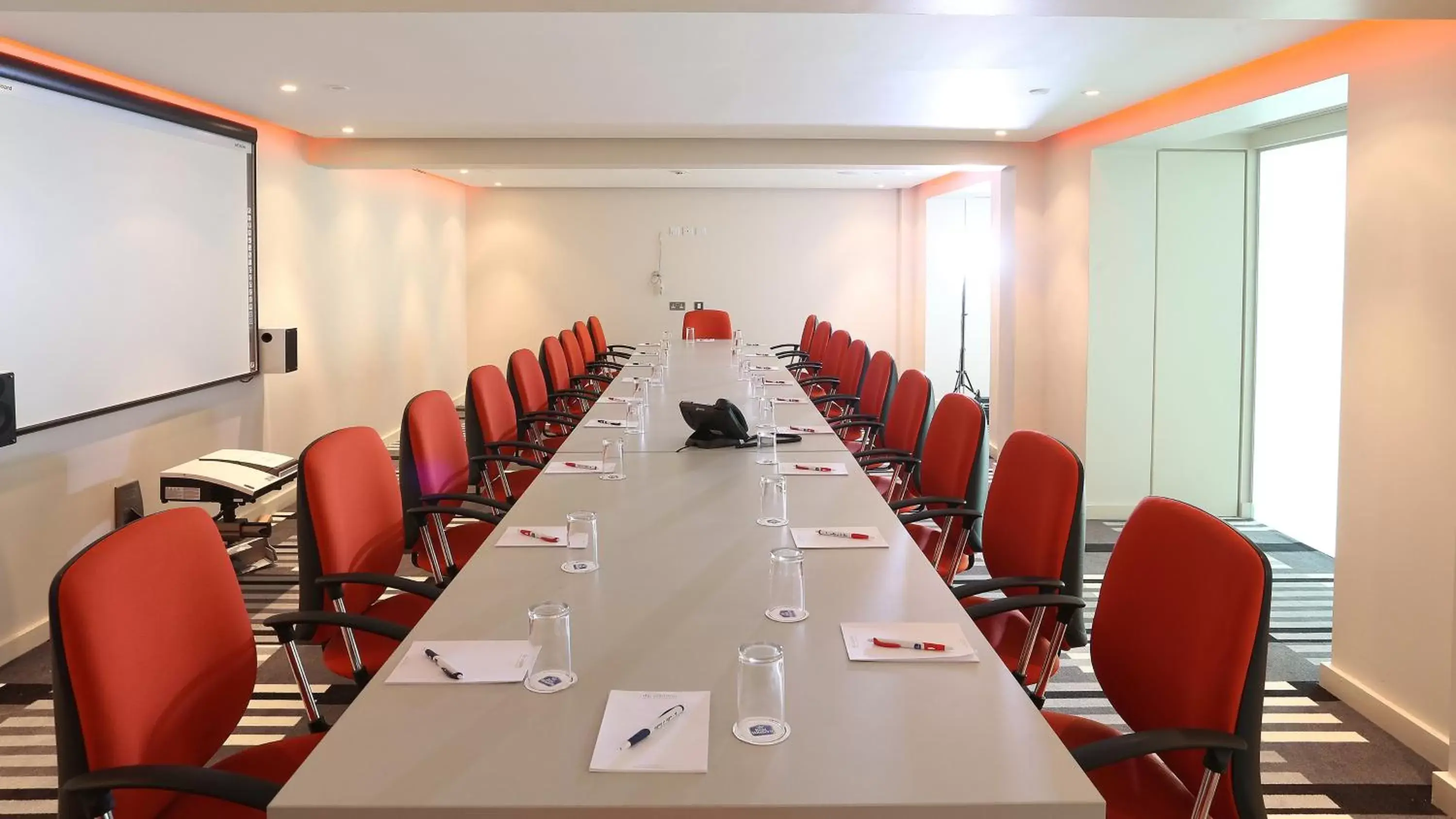 Meeting/conference room in Holiday Inn Sittingbourne, an IHG Hotel