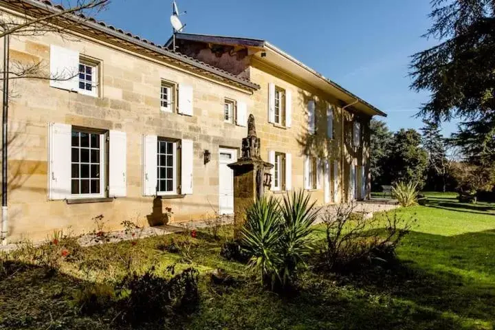 Property Building in Chambres d'hôtes de charme au REFUGE DU PEINTRE prés de St Emilion