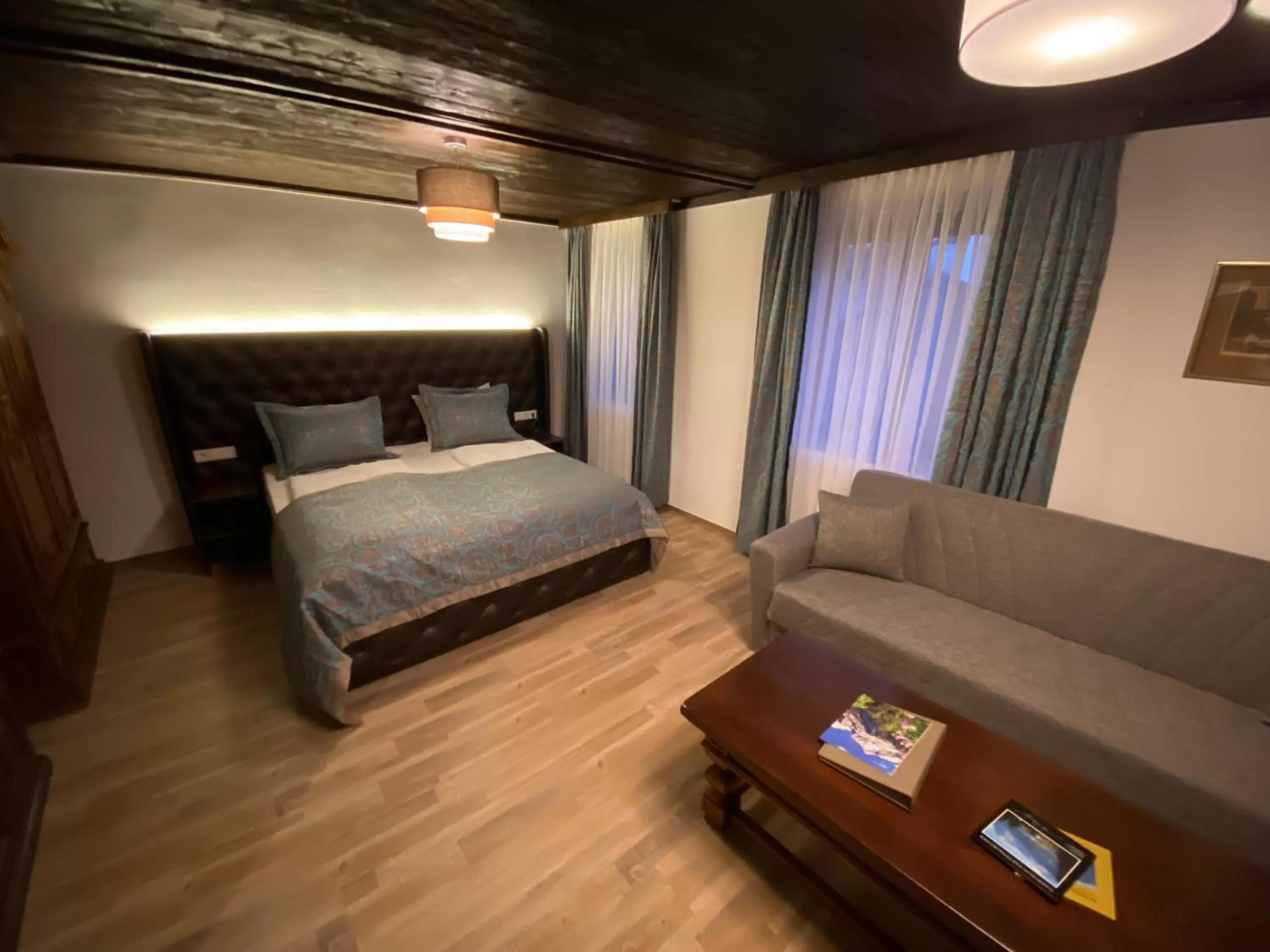 Photo of the whole room in Atlas Posthotel