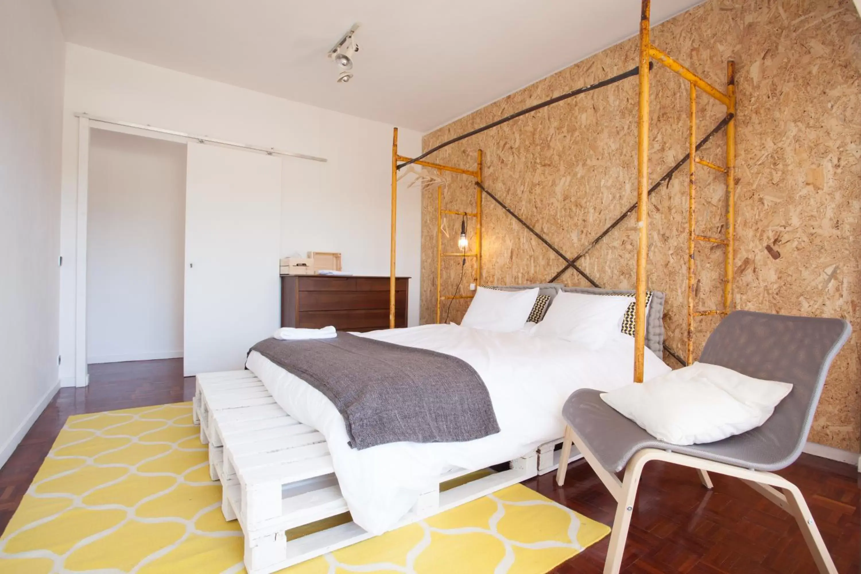 Bed in Lisbon Surf Villa