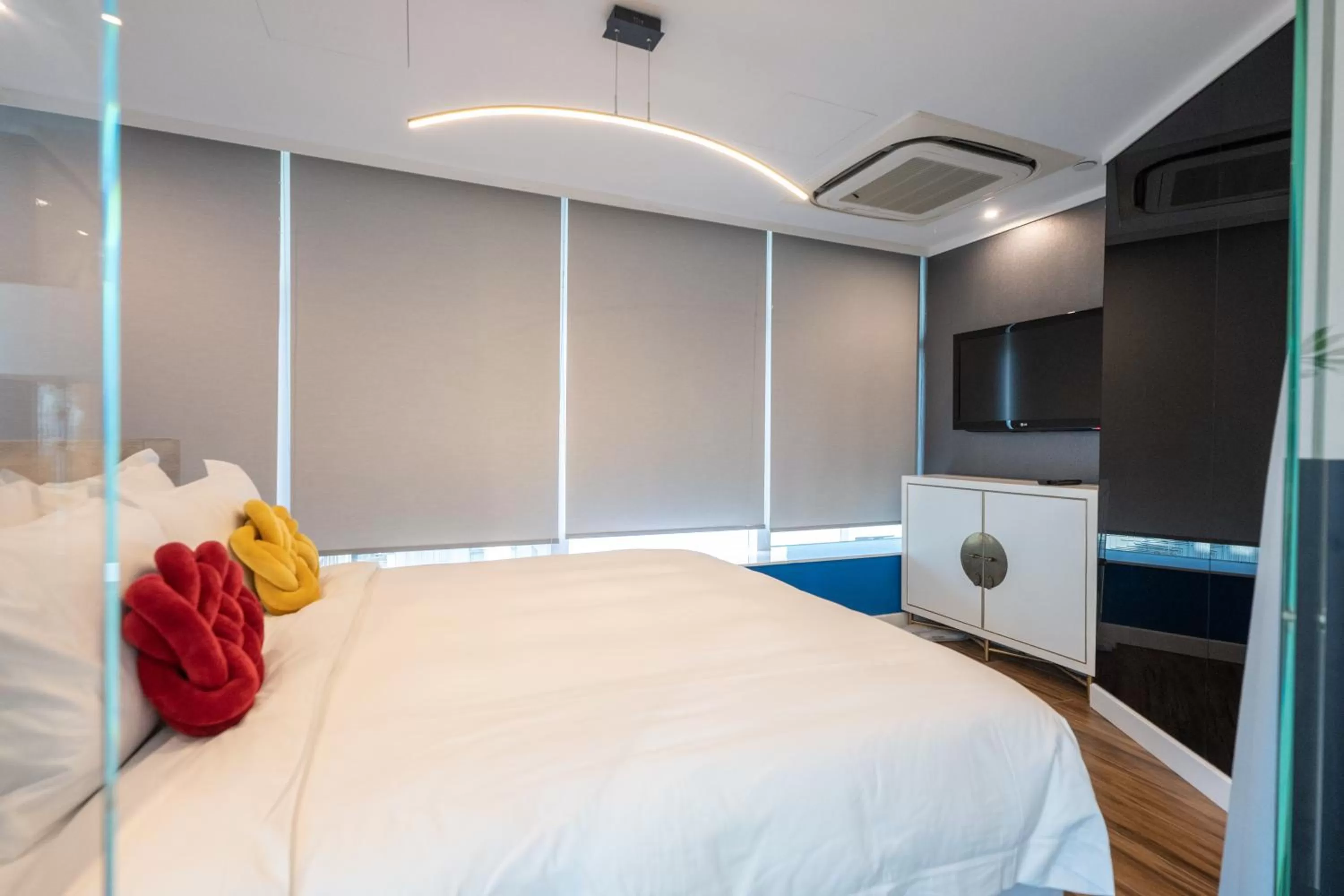 Bed in Tung Nam Lou Art Hotel