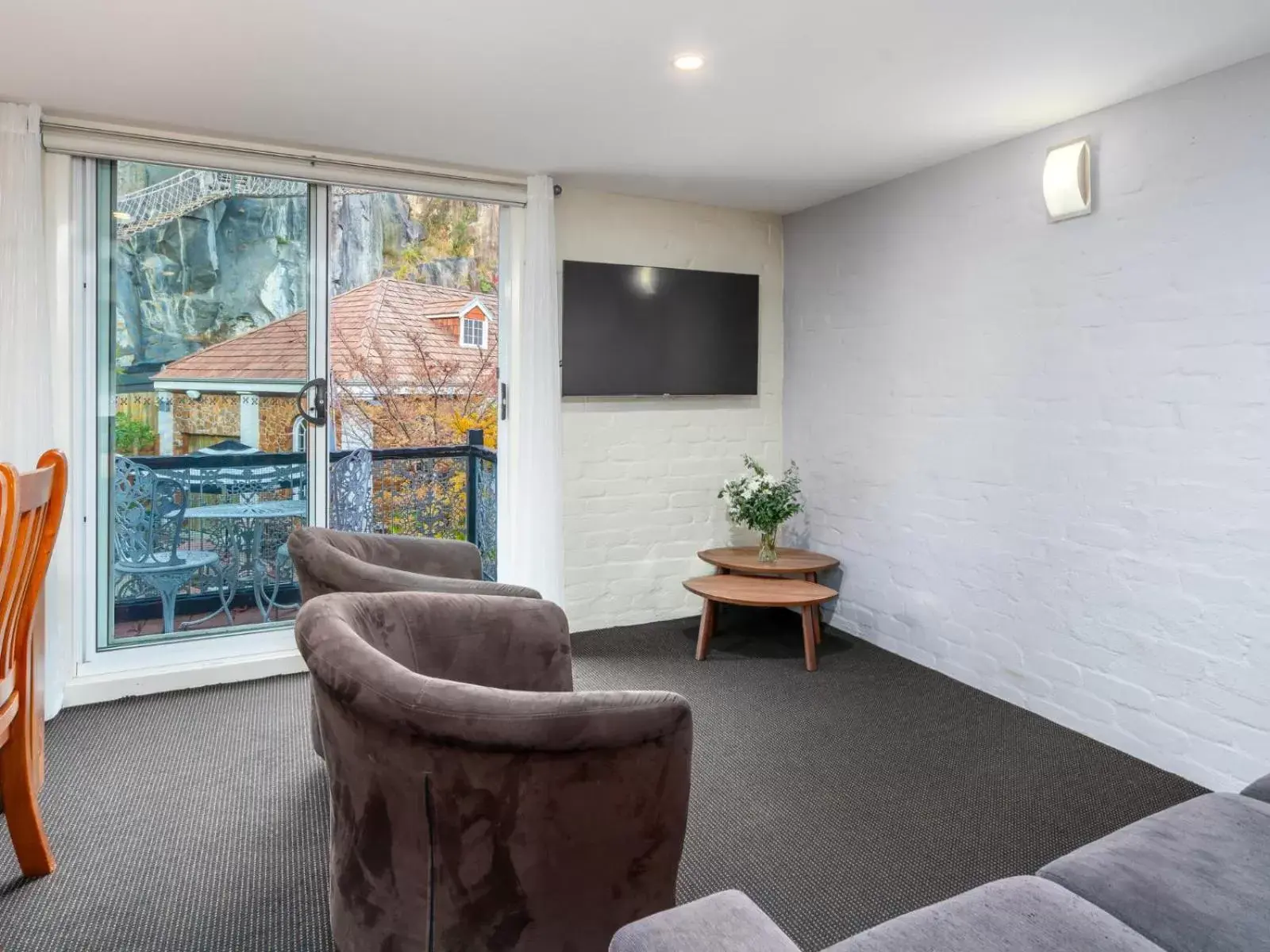 View (from property/room), Seating Area in Leisure Inn Penny Royal Hotel & Apartments