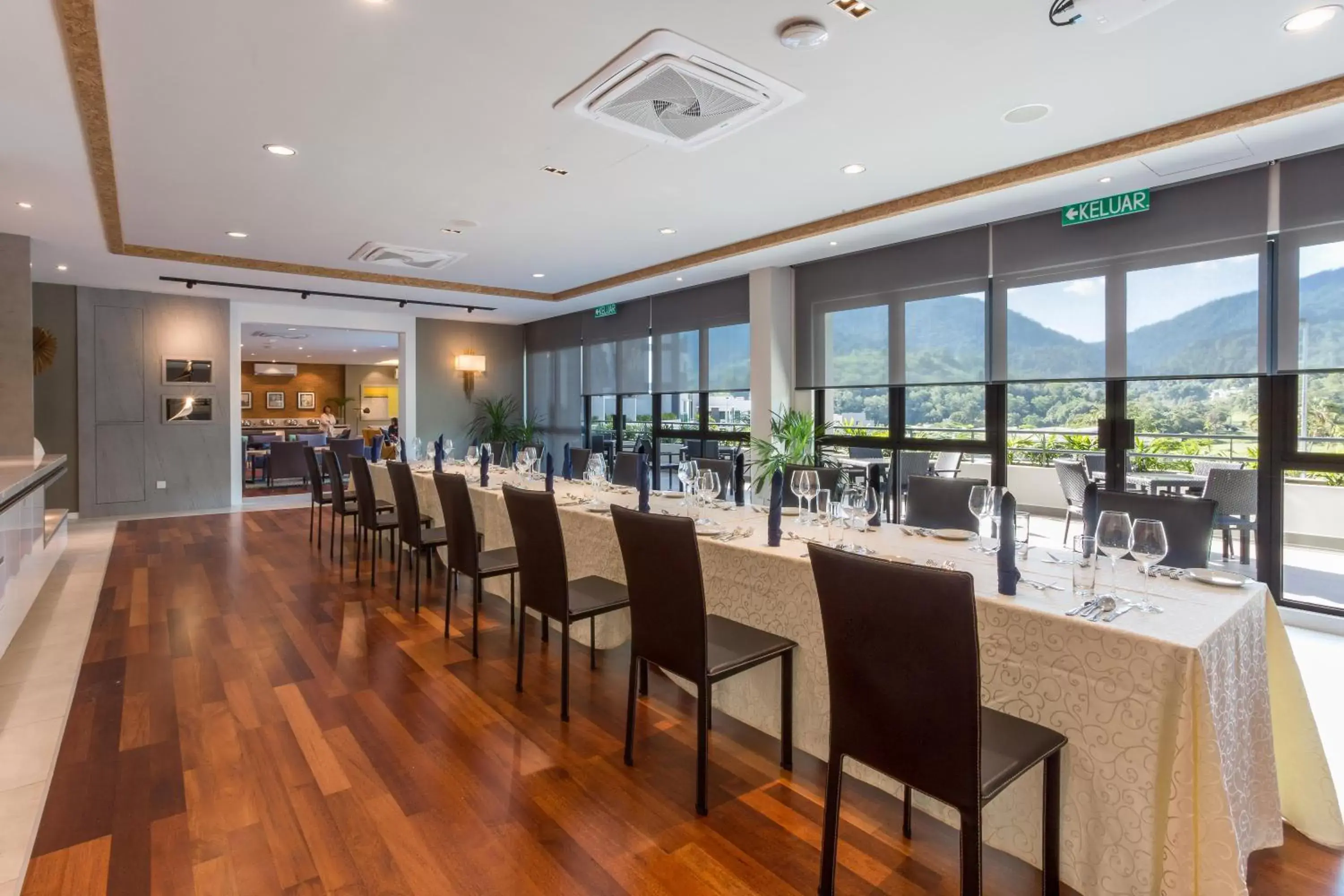 Dining area, Restaurant/Places to Eat in Meru Suites at Meru Valley Resort