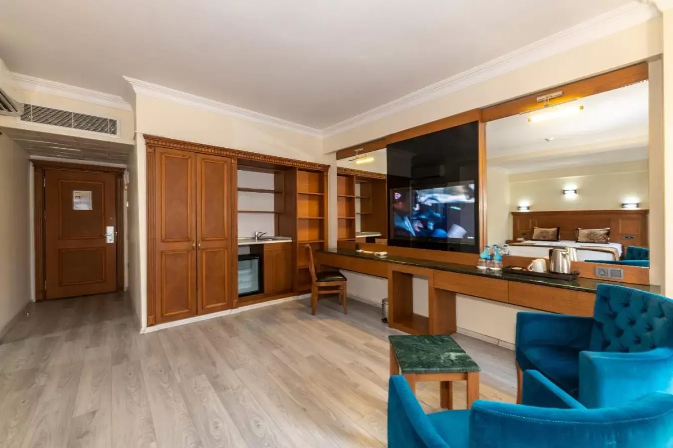 Bedroom, Lounge/Bar in The Byzantium Suites Hotel & Spa