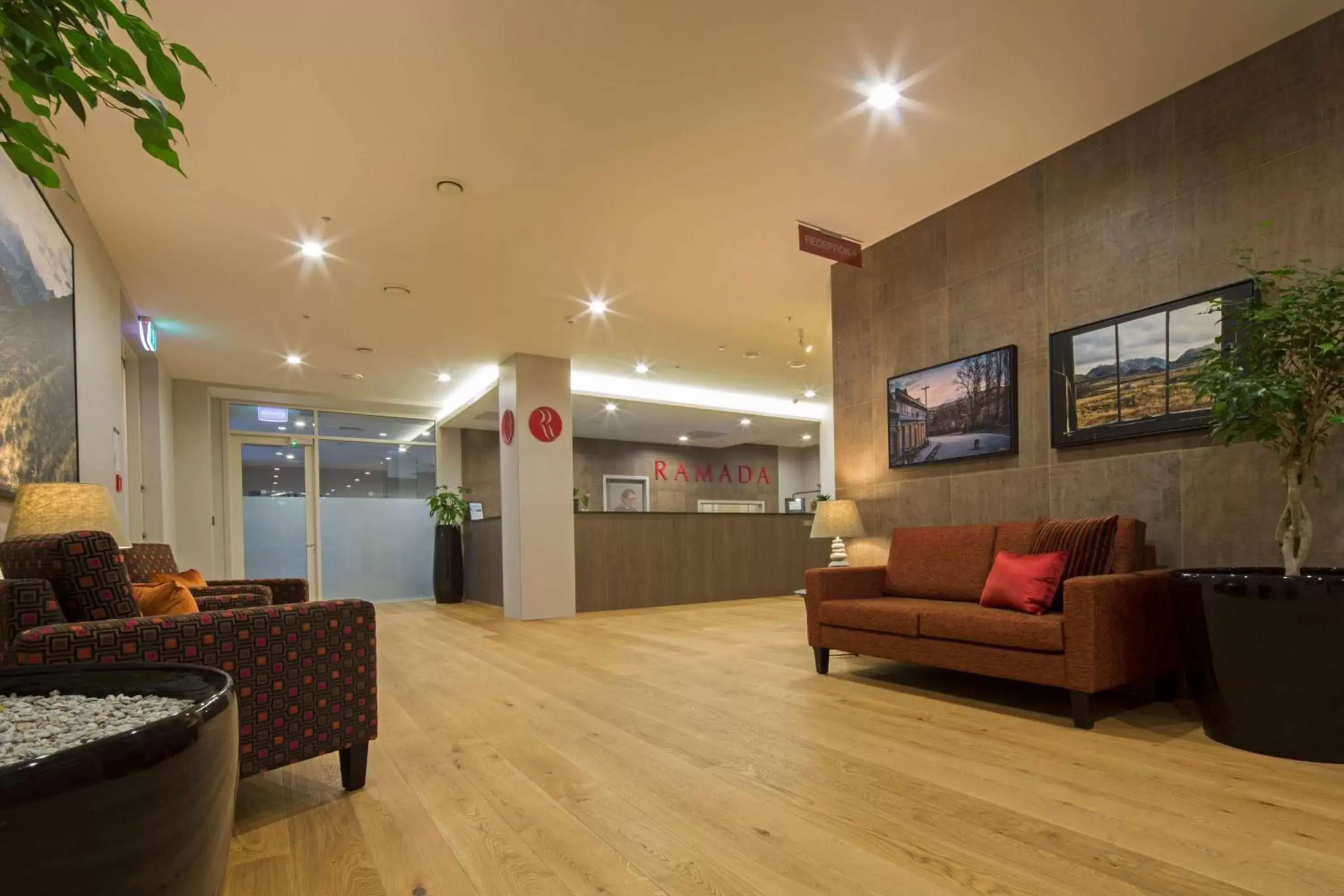 Lobby or reception, Lobby/Reception in Ramada Suites by Wyndham Queenstown Remarkables Park