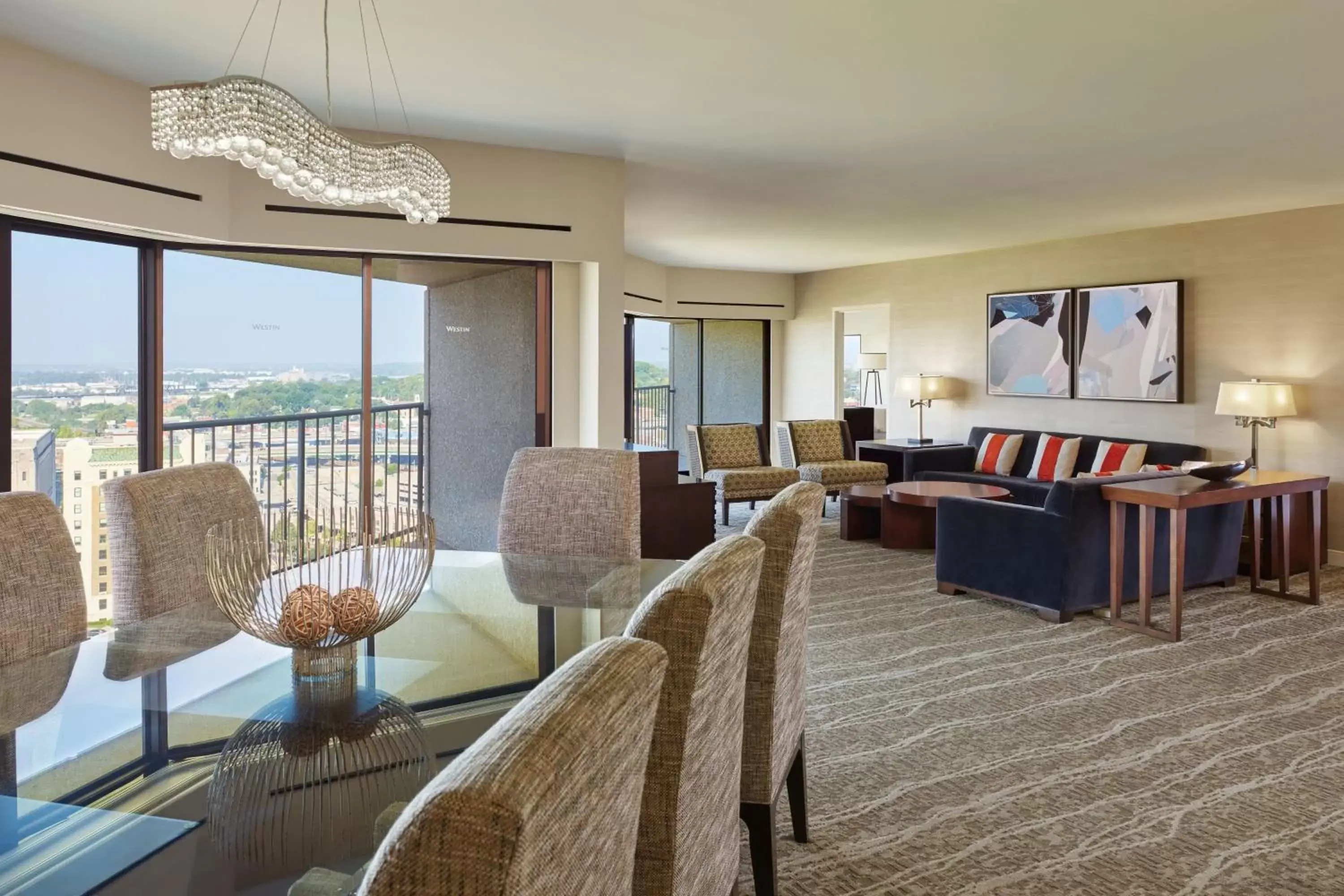 Living room, Seating Area in The Westin Kansas City at Crown Center