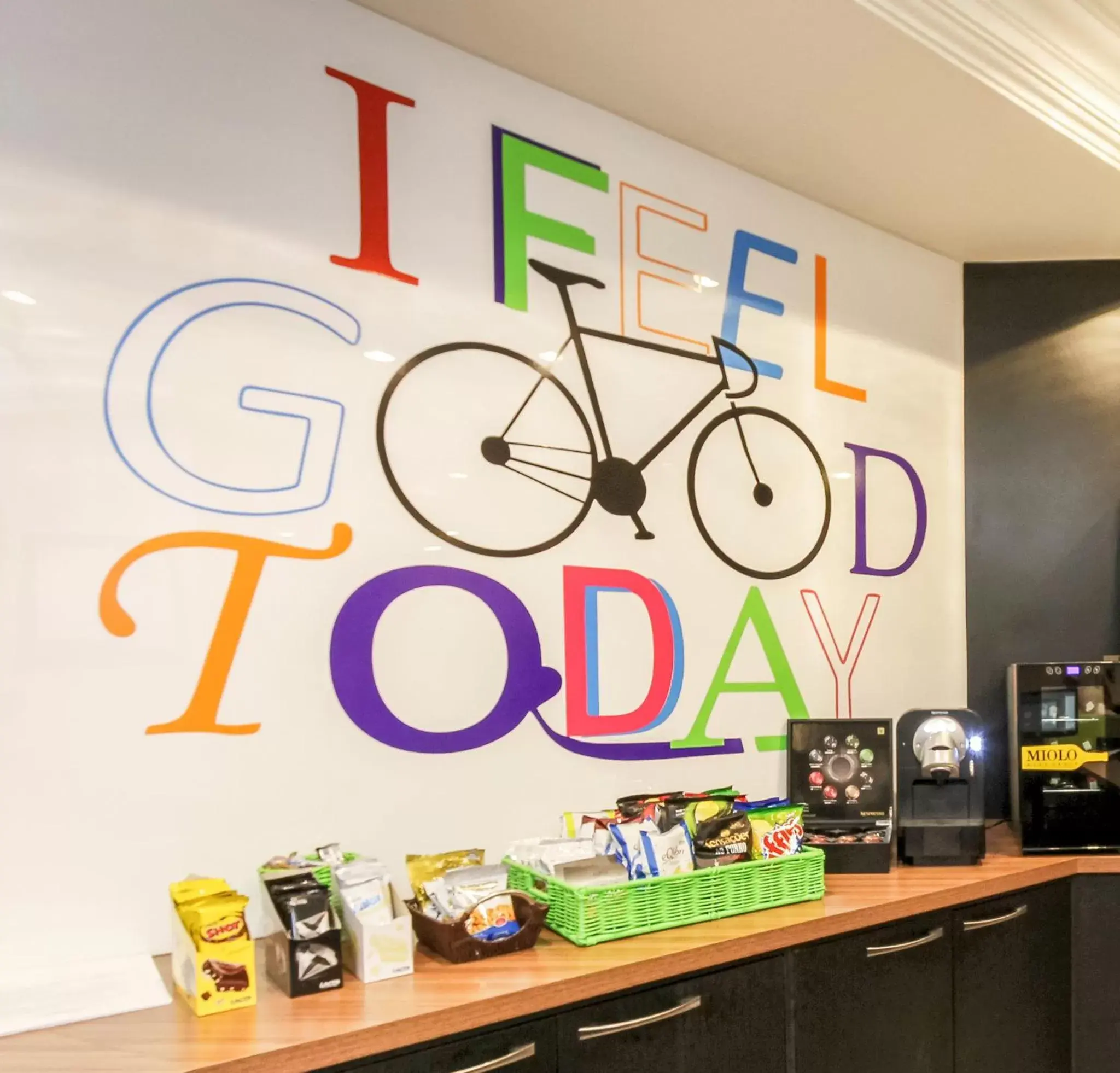 Coffee/tea facilities, Food in ibis Styles Guyancourt Versailles