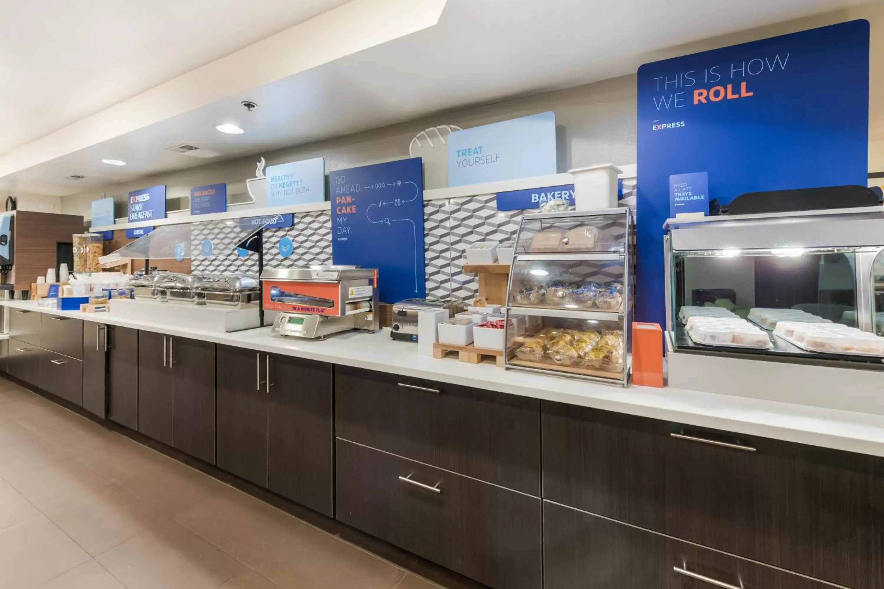 Breakfast, Restaurant/Places to Eat in Holiday Inn Express London-I-70, an IHG Hotel