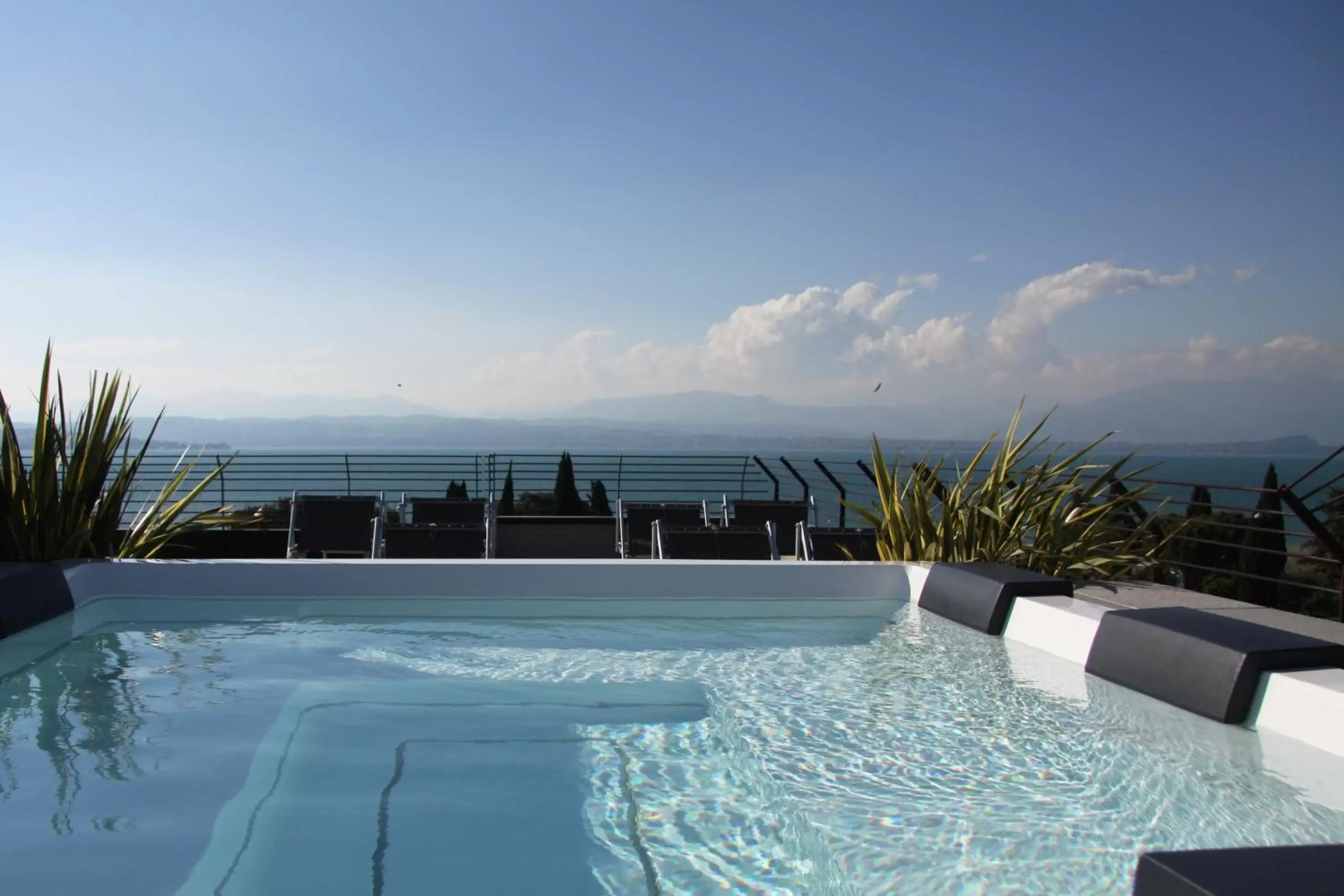 Hot Tub, Swimming Pool in Hotel Berta