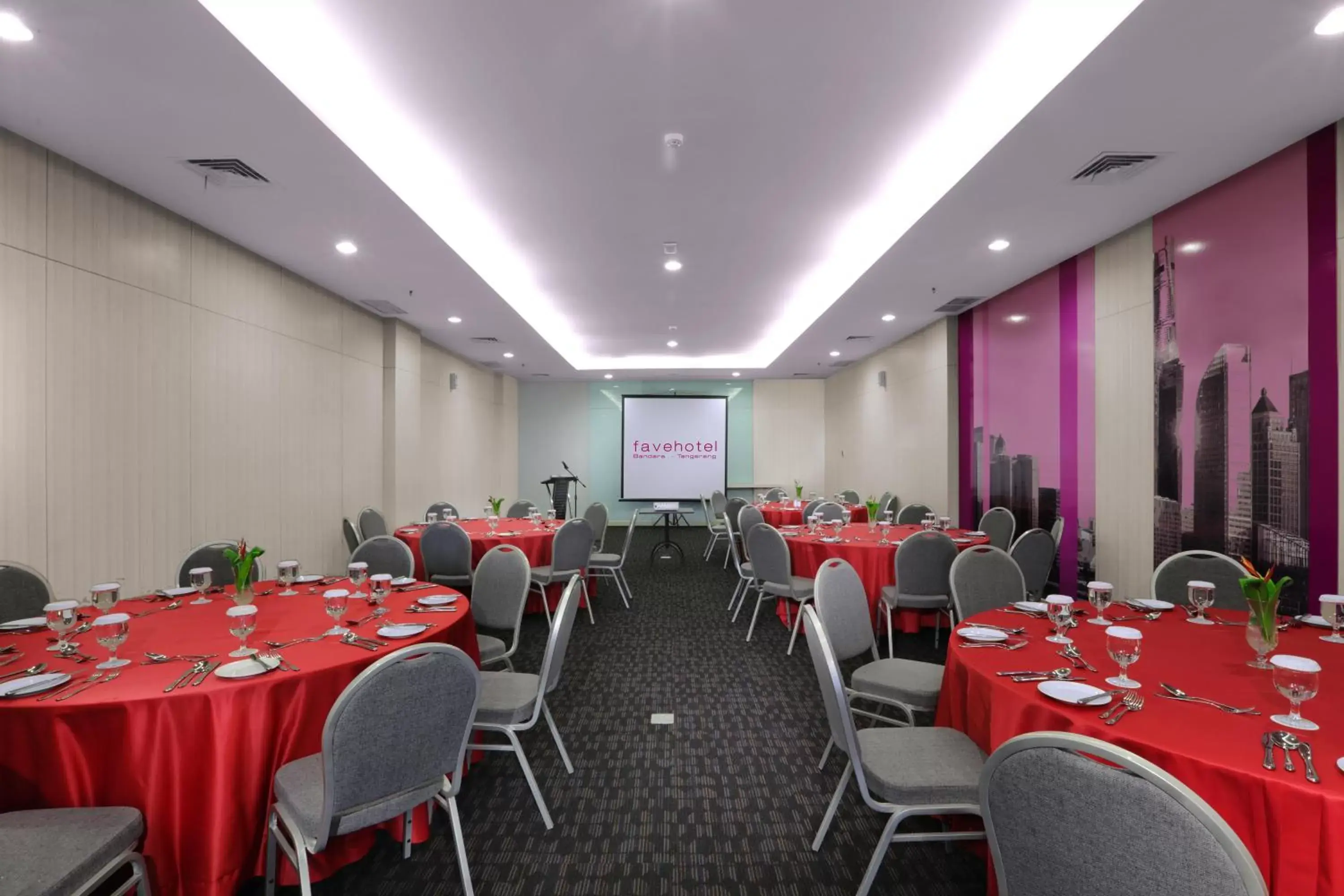 Banquet/Function facilities, Restaurant/Places to Eat in favehotel Bandara Tangerang