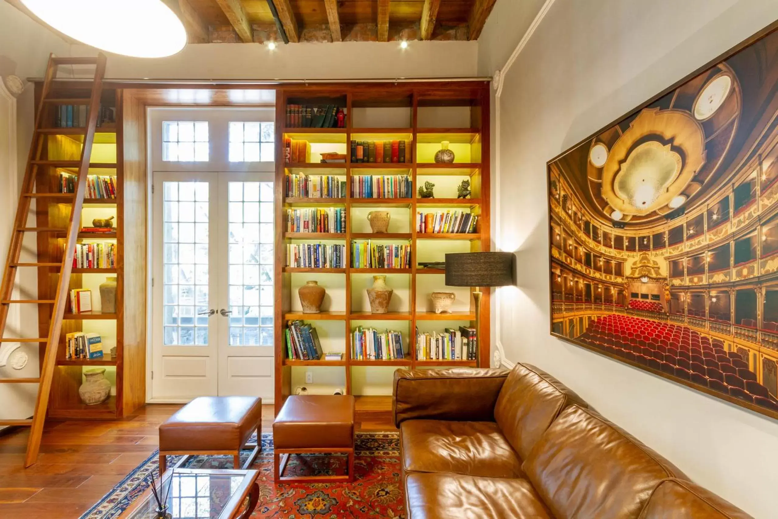 Library in Casa Wynwood Roma Norte