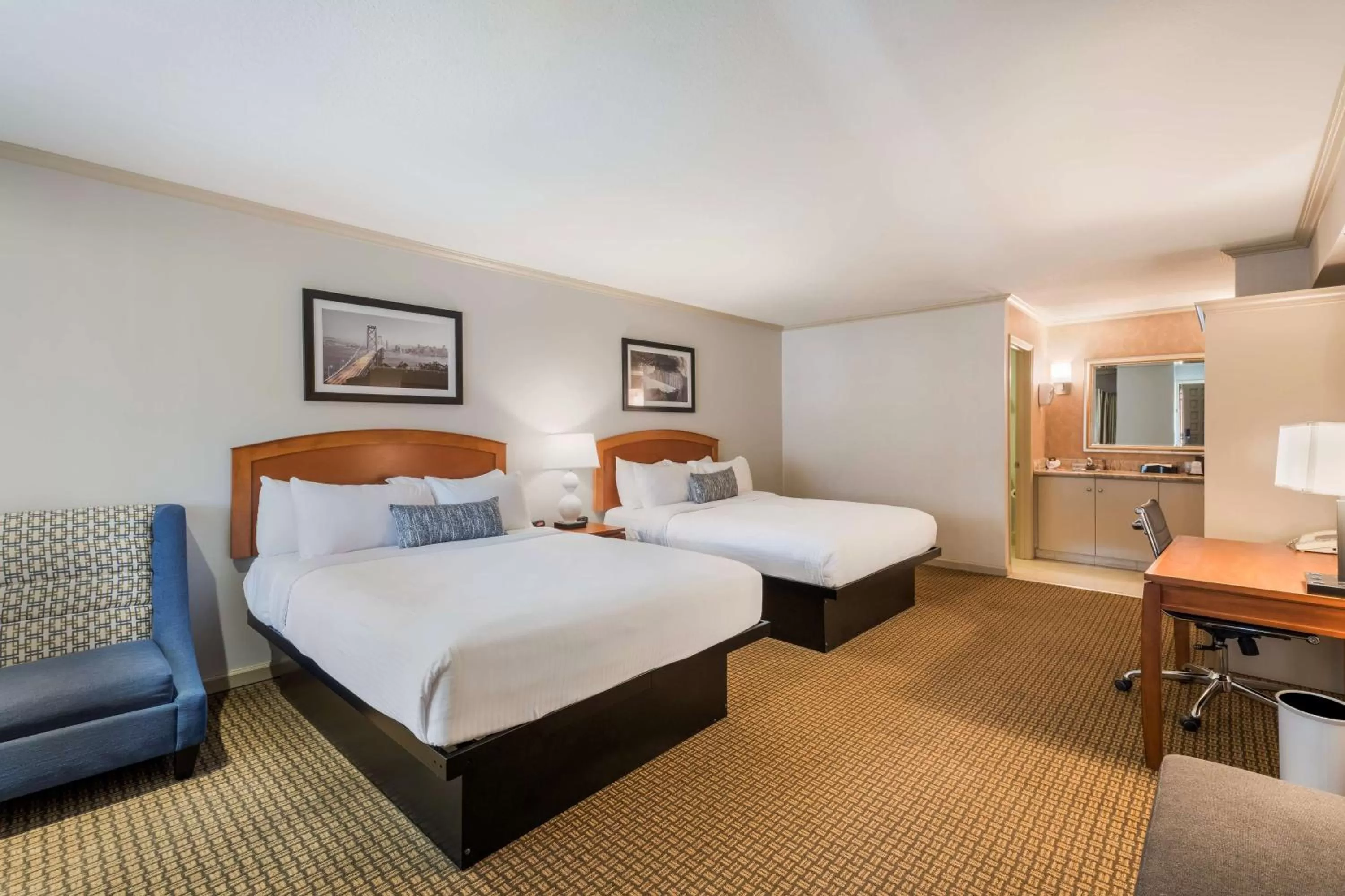 Bedroom, Bed in SureStay Plus Hotel by Best Western Mountain View