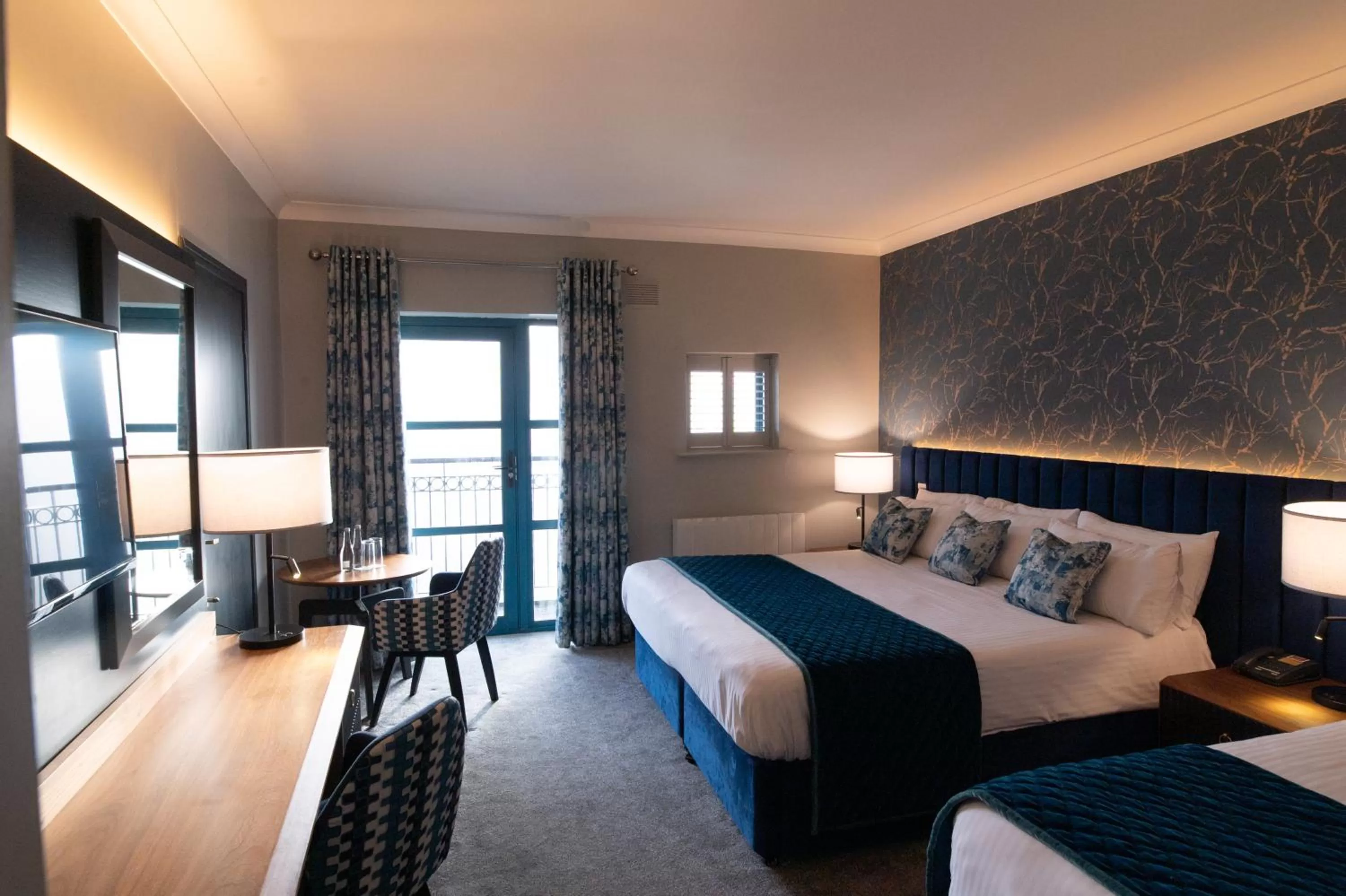 Bedroom, Bed in Riverside Park Hotel