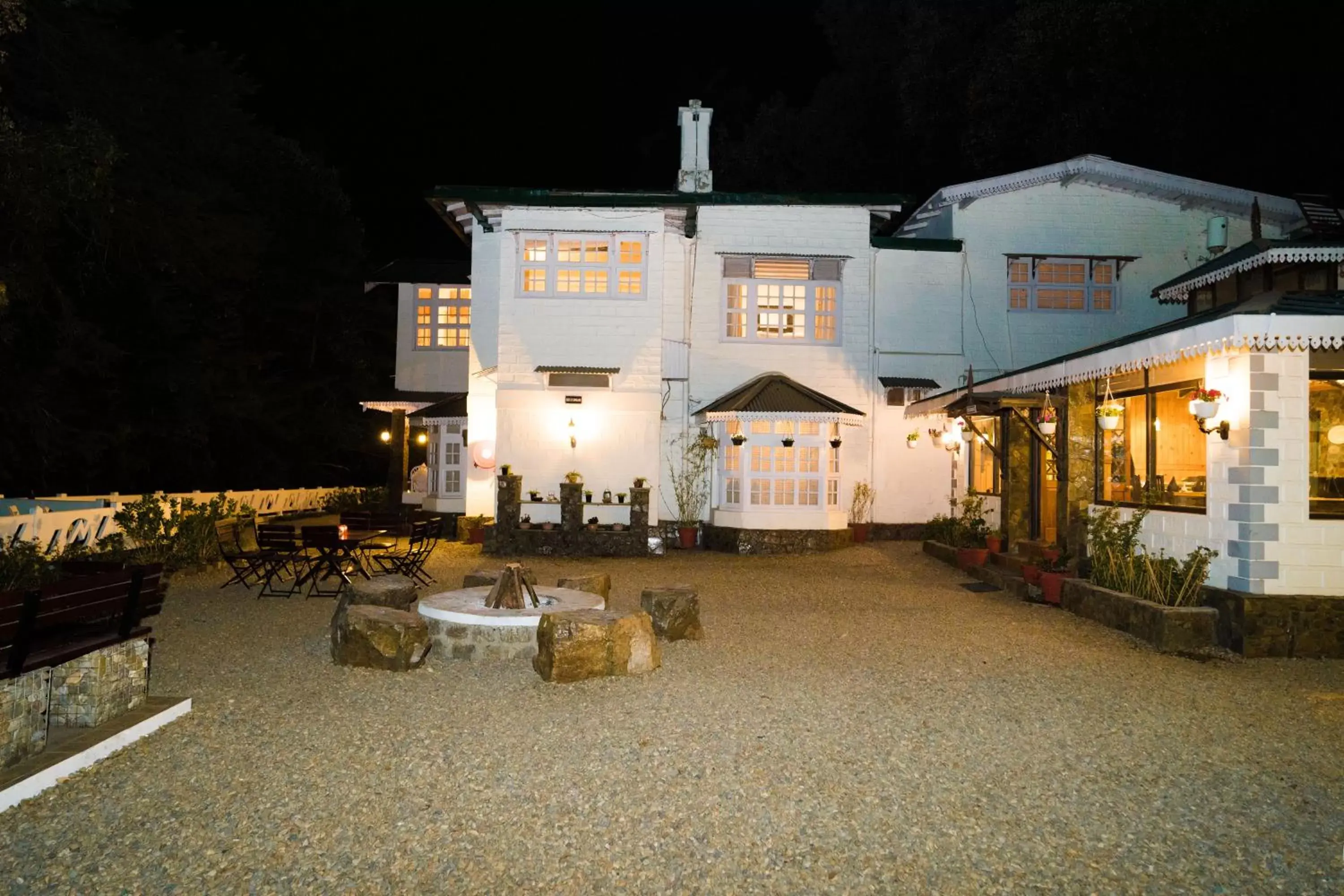 Property building in Bhikampur Lodge By Howard Property building in Bhikampur Lodge By Howard