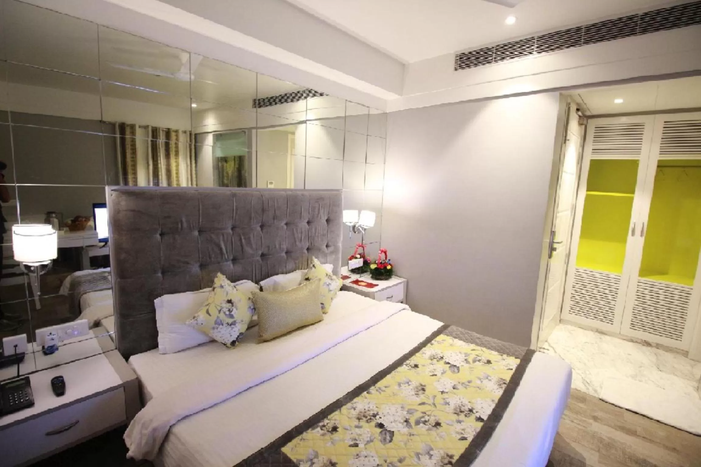 Bedroom, Bed in Hotel Emerald