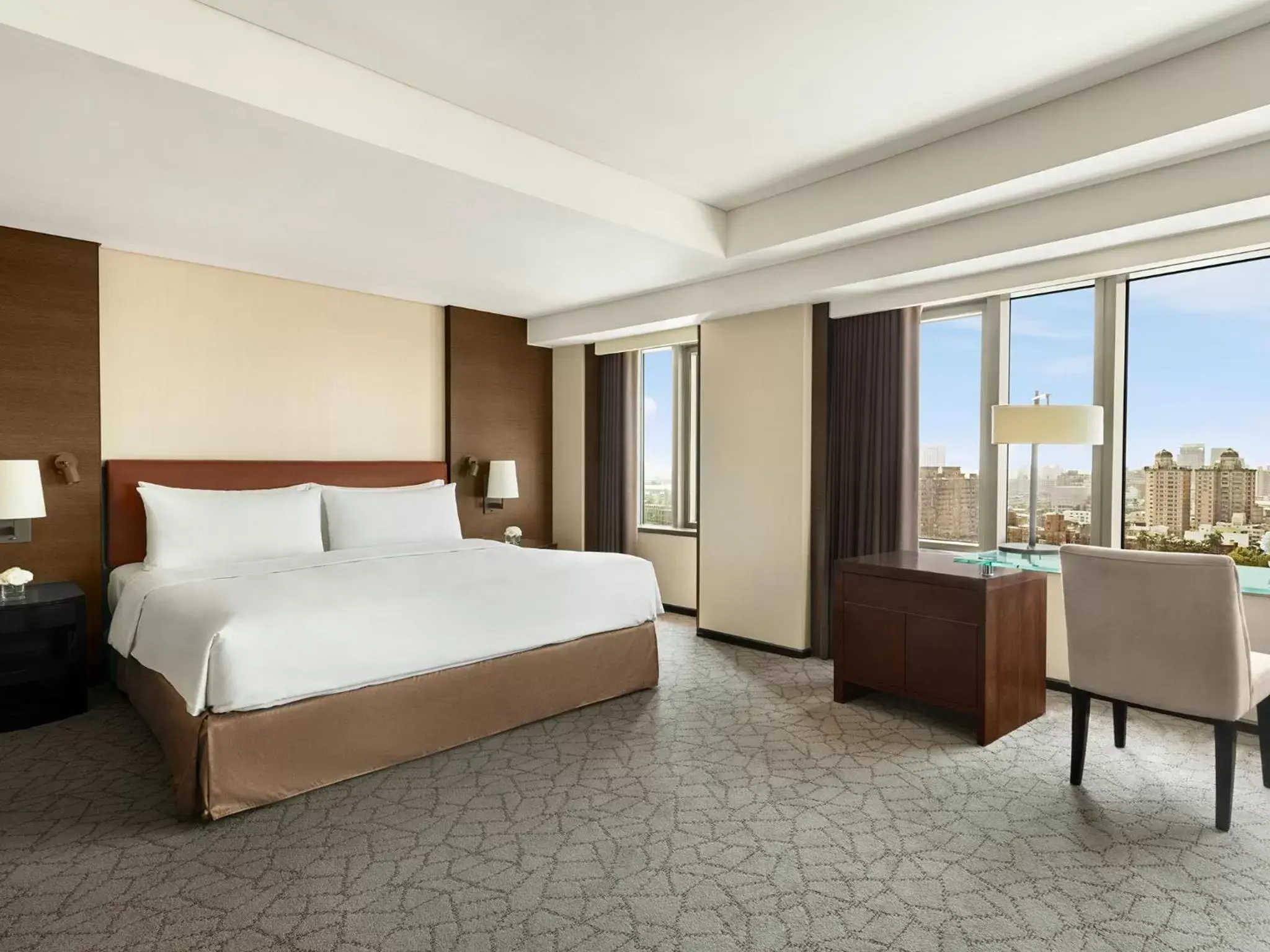 Photo of the whole room, Bed in Shangri-La Far Eastern Tainan Photo of the whole room, Bed in Shangri-La Far Eastern Tainan