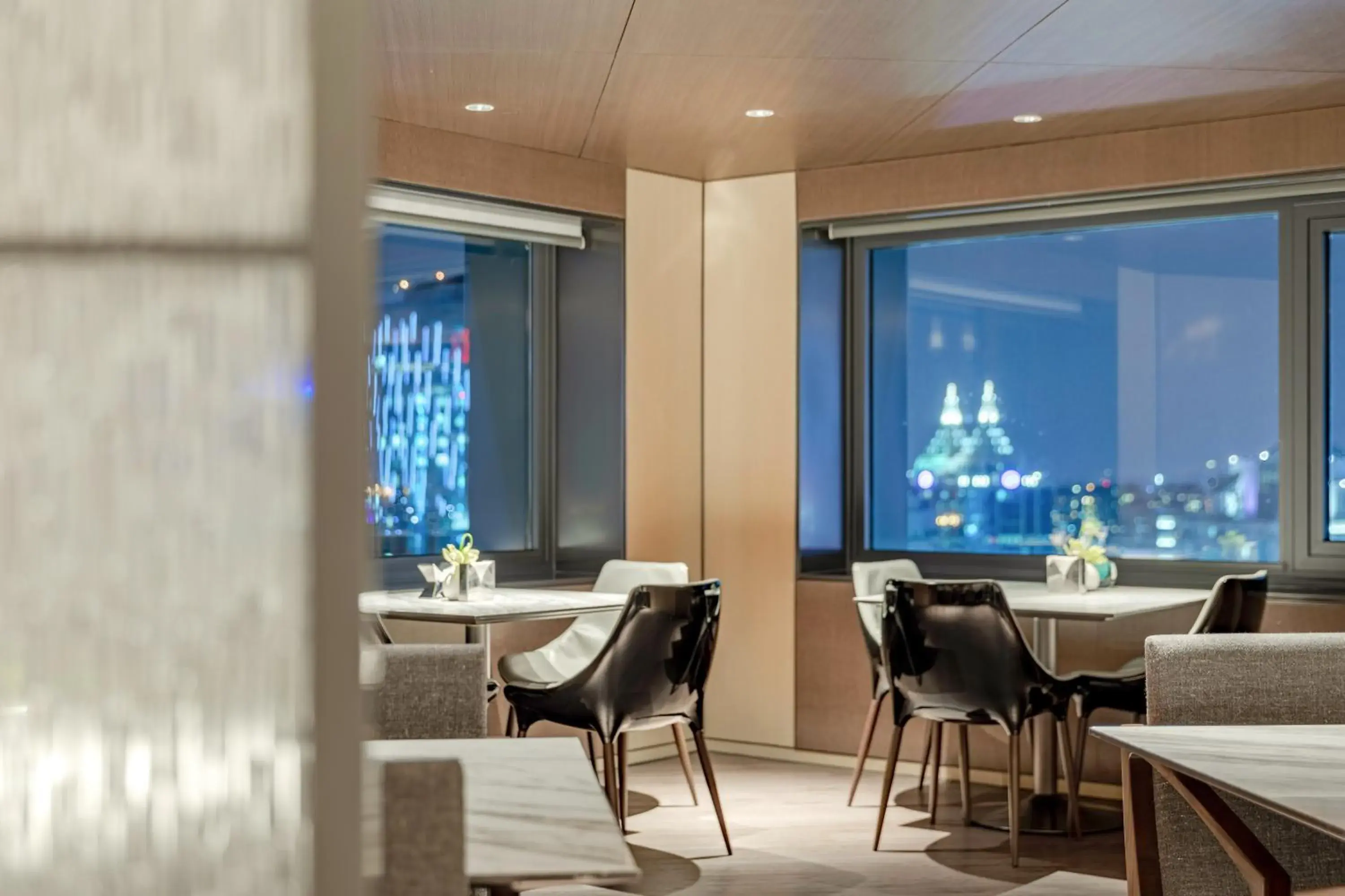 Restaurant/places to eat in Radisson Collection Hotel, Yangtze Shanghai Restaurant/places to eat in Radisson Collection Hotel, Yangtze Shanghai