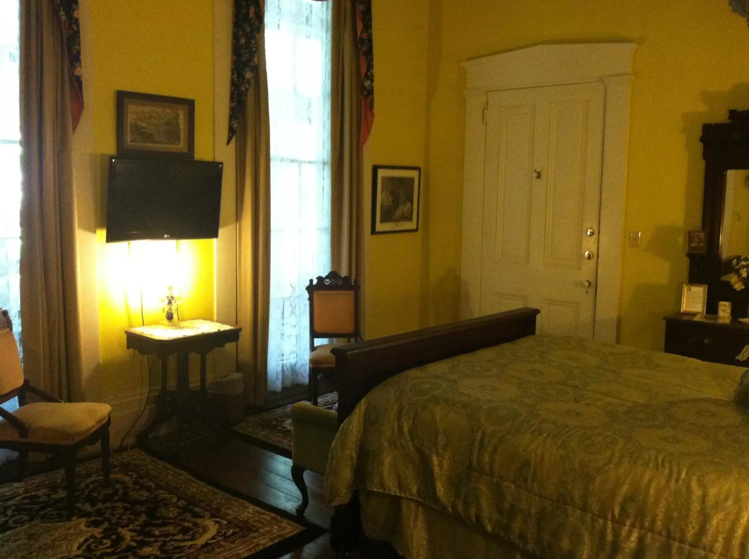 Decorative detail, Bed in Corners Mansion Inn - A Bed and Breakfast