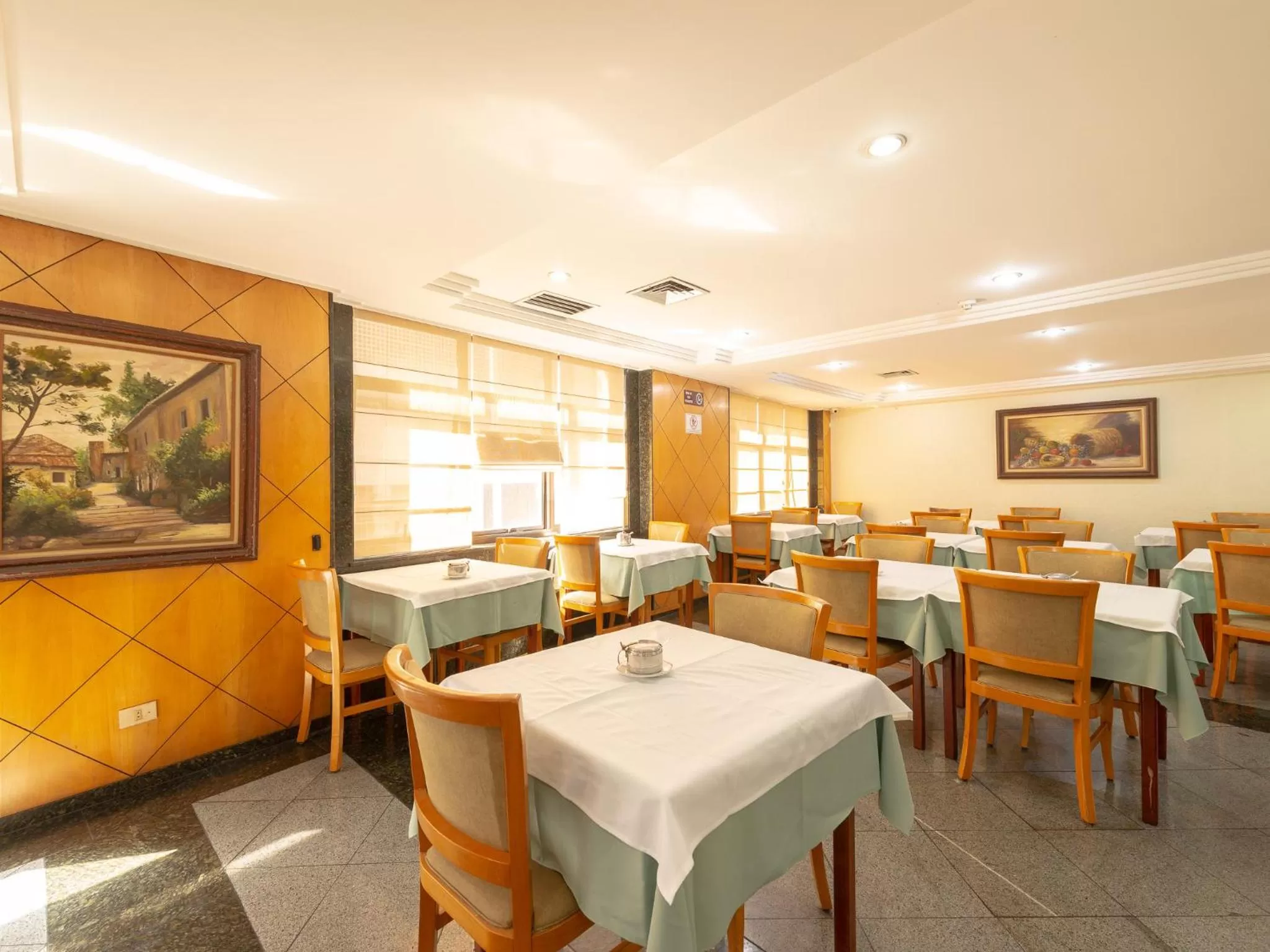 Restaurant/places to eat in Real Castilha Hotel