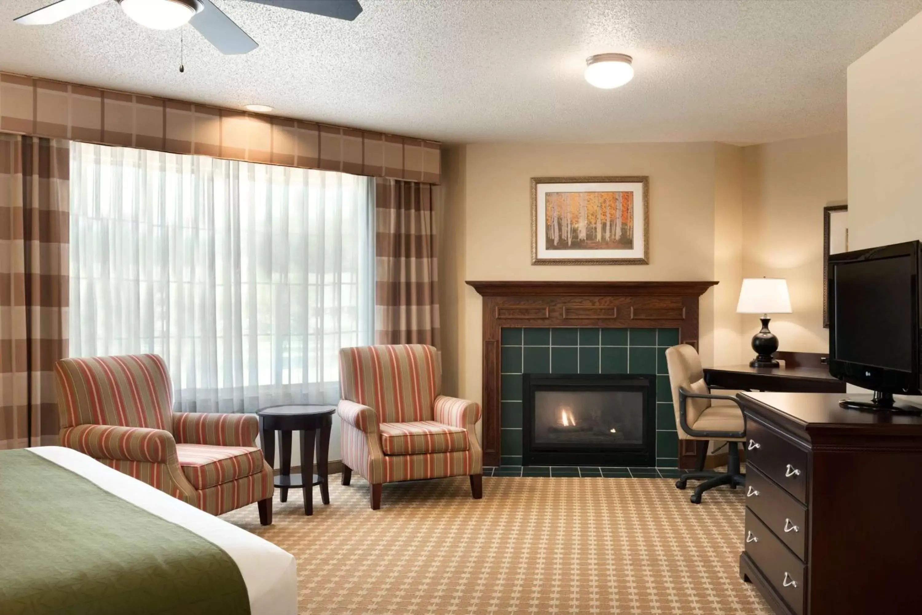 Photo of the whole room, Seating Area in Country Inn & Suites by Radisson, Chanhassen, MN