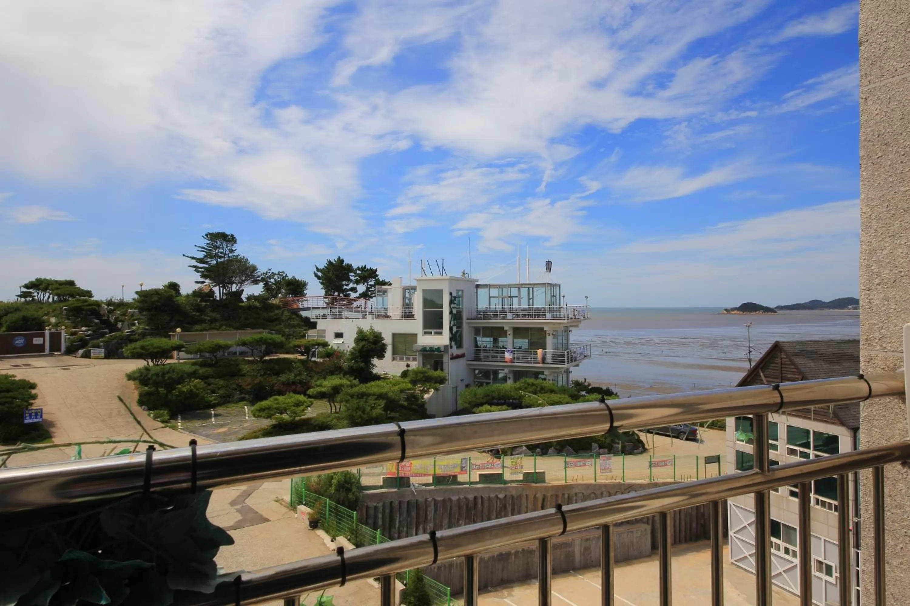 Spring in Hotel Hue Loft