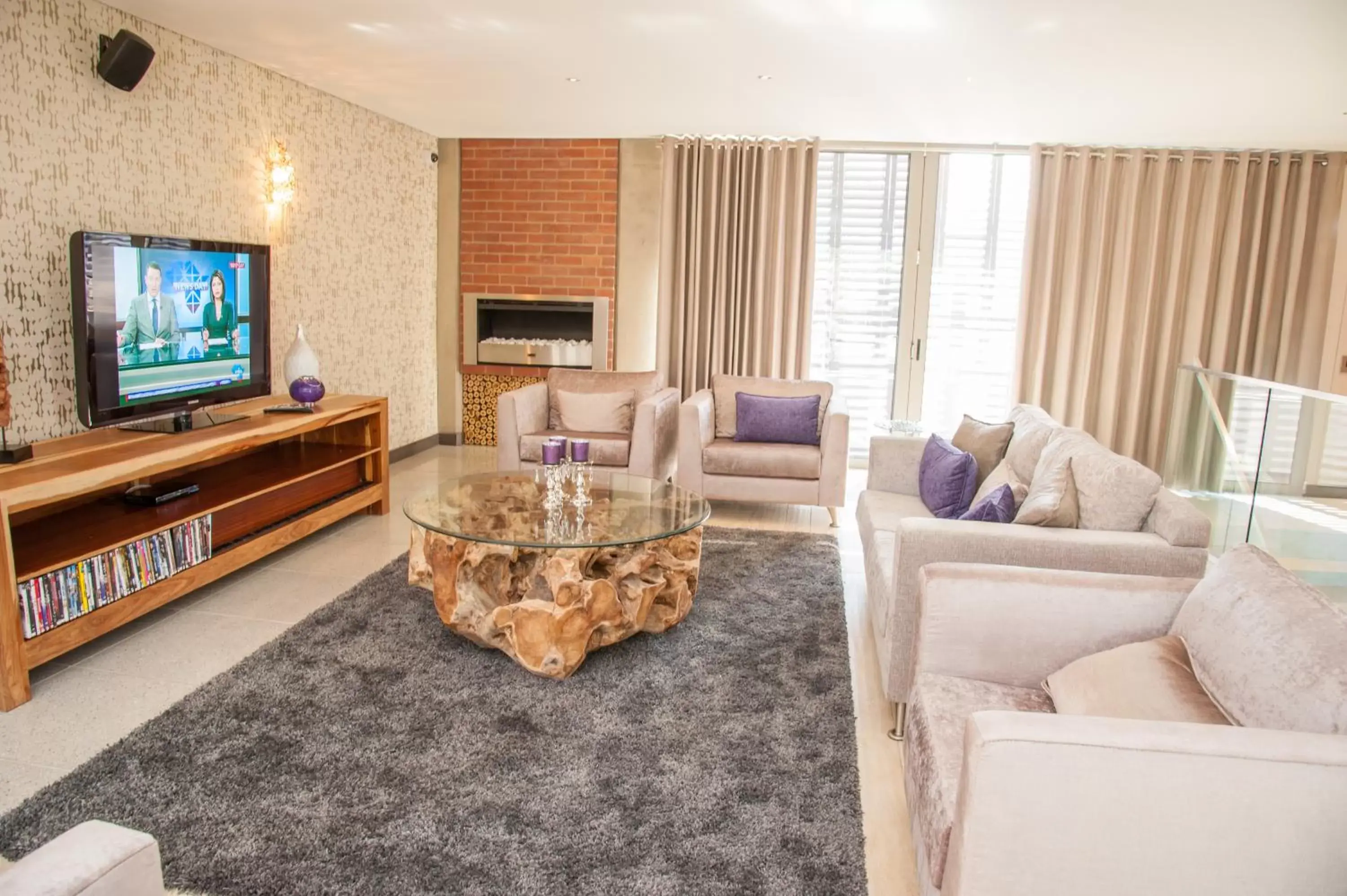 Communal lounge/ TV room, Seating Area in Menlyn Boutique Hotel