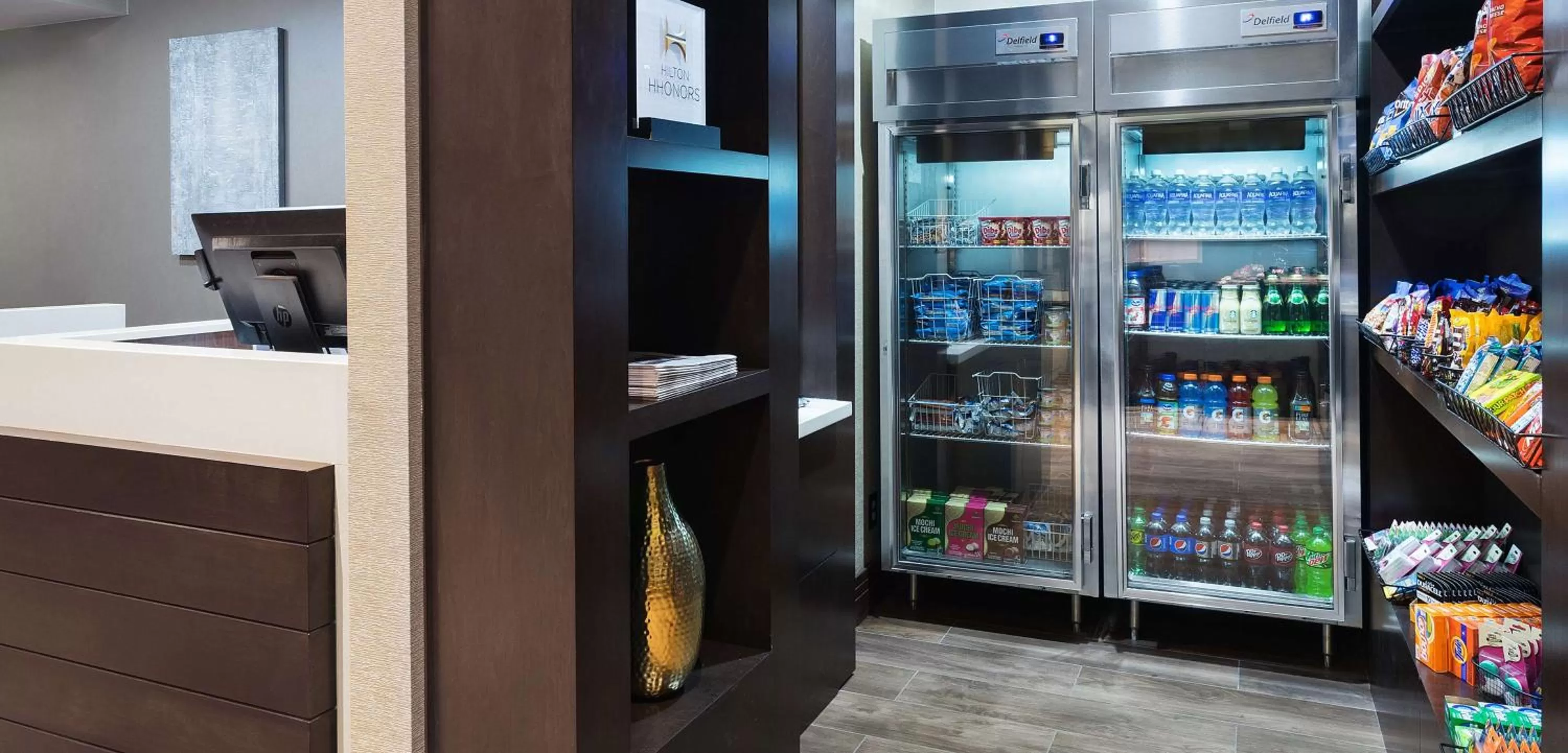 Restaurant/places to eat in Embassy Suites Denver Tech Center