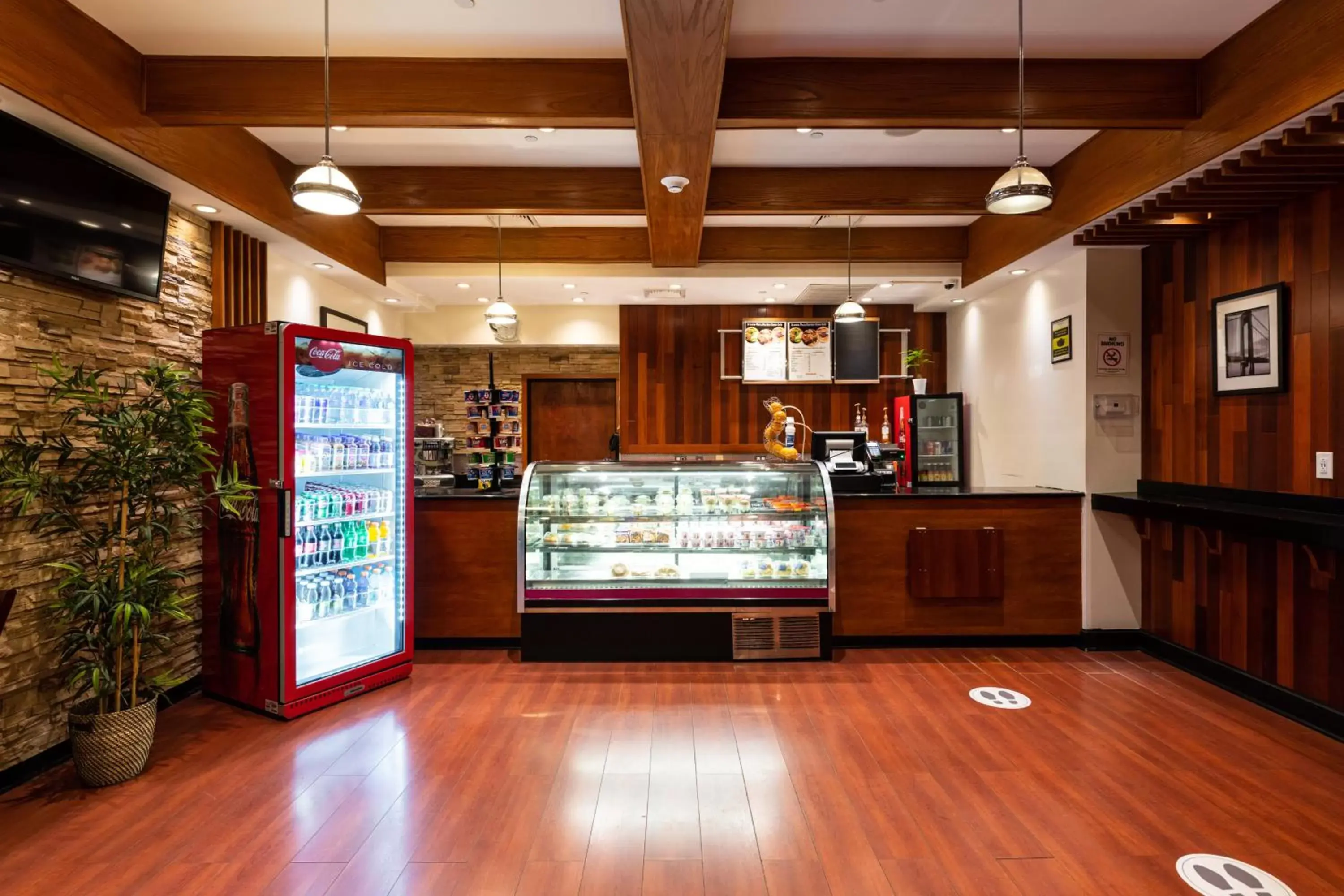 Restaurant/places to eat in Crowne Plaza Newark Airport by IHG Restaurant/places to eat in Crowne Plaza Newark Airport by IHG