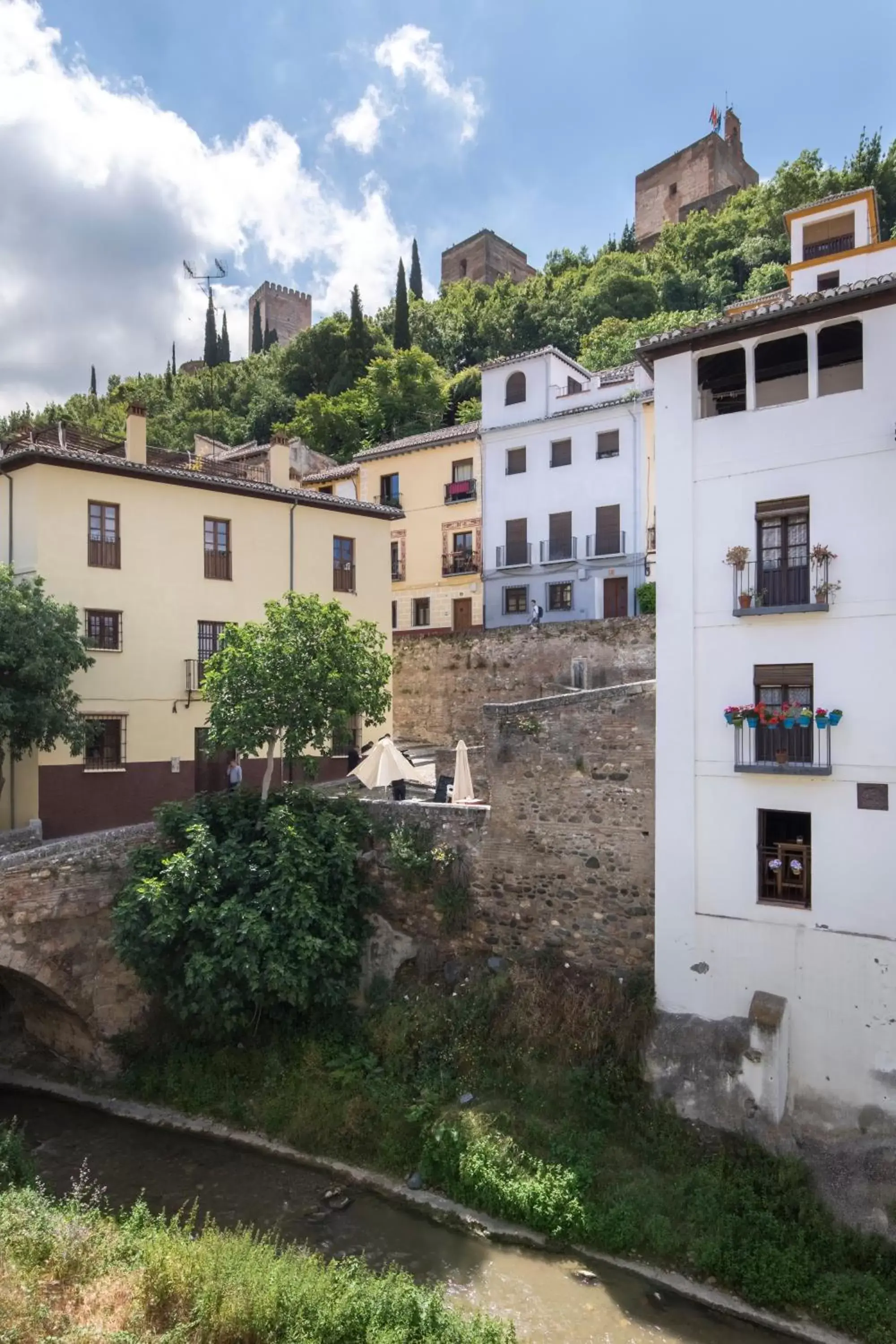 Neighbourhood, Property Building in Shine Albayzín